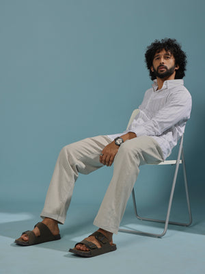 men's light grey loose fit joggers with an elastic waistband
joggers for men
loose fit joggers for men