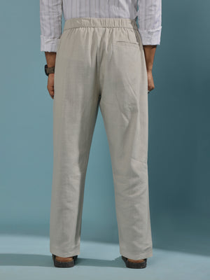 men's light grey loose fit joggers with an elastic waistband
joggers for men
loose fit joggers for men