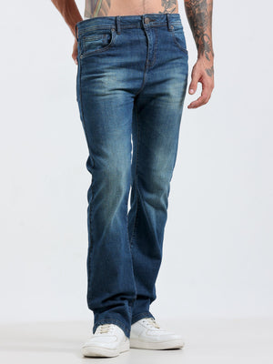 classic clean jeans with light fade and a boot cut fit
bootcut fit jeans for men
light fade jean for men
