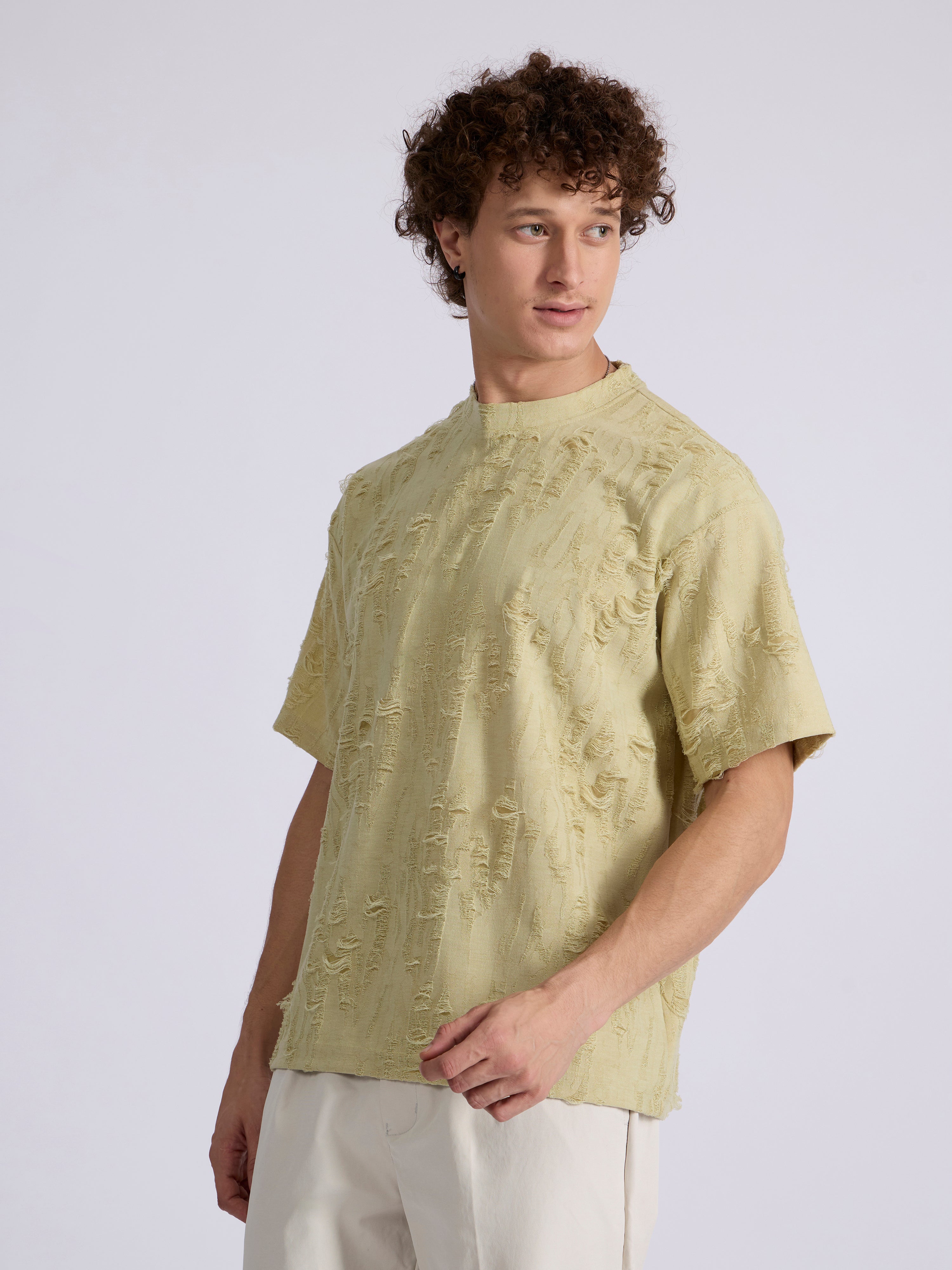 men's Distressed T Shirt in pista
