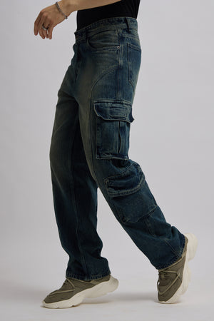 darkblue cargo denim jeans in loose fit with 8 pockets
loose fit jean for men
cargo pants for men