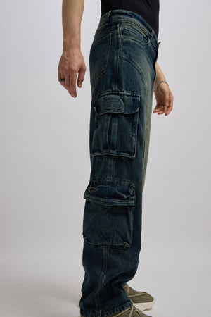 darkblue cargo denim jeans in loose fit with 8 pockets
loose fit jean for men
cargo pants for men