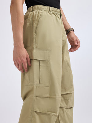 men's parachute cargo pants in pista color