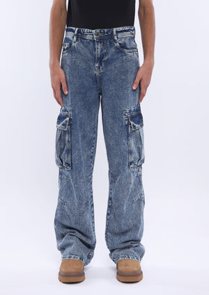 darkblue cargo denim jeans in loose fit with 8 pockets
loose fit jean for men
cargo pants for men