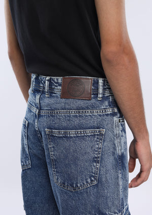 darkblue cargo denim jeans in loose fit with 8 pockets
loose fit jean for men
cargo pants for men