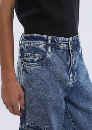 darkblue cargo denim jeans in loose fit with 8 pockets
loose fit jean for men
cargo pants for men