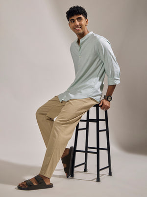 men's biege loose fit linen joggers with an elastic waistband
joggers for men
loose fit joggers for men