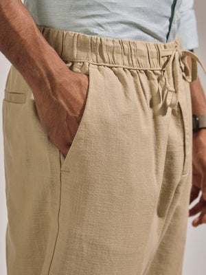 men's biege loose fit linen joggers with an elastic waistband
joggers for men
loose fit joggers for men