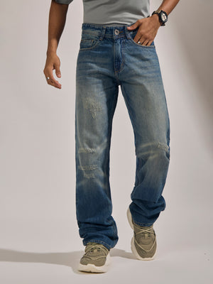 men's blue shade relaxed fit faded jeans from durable denim.
denim jeans for men