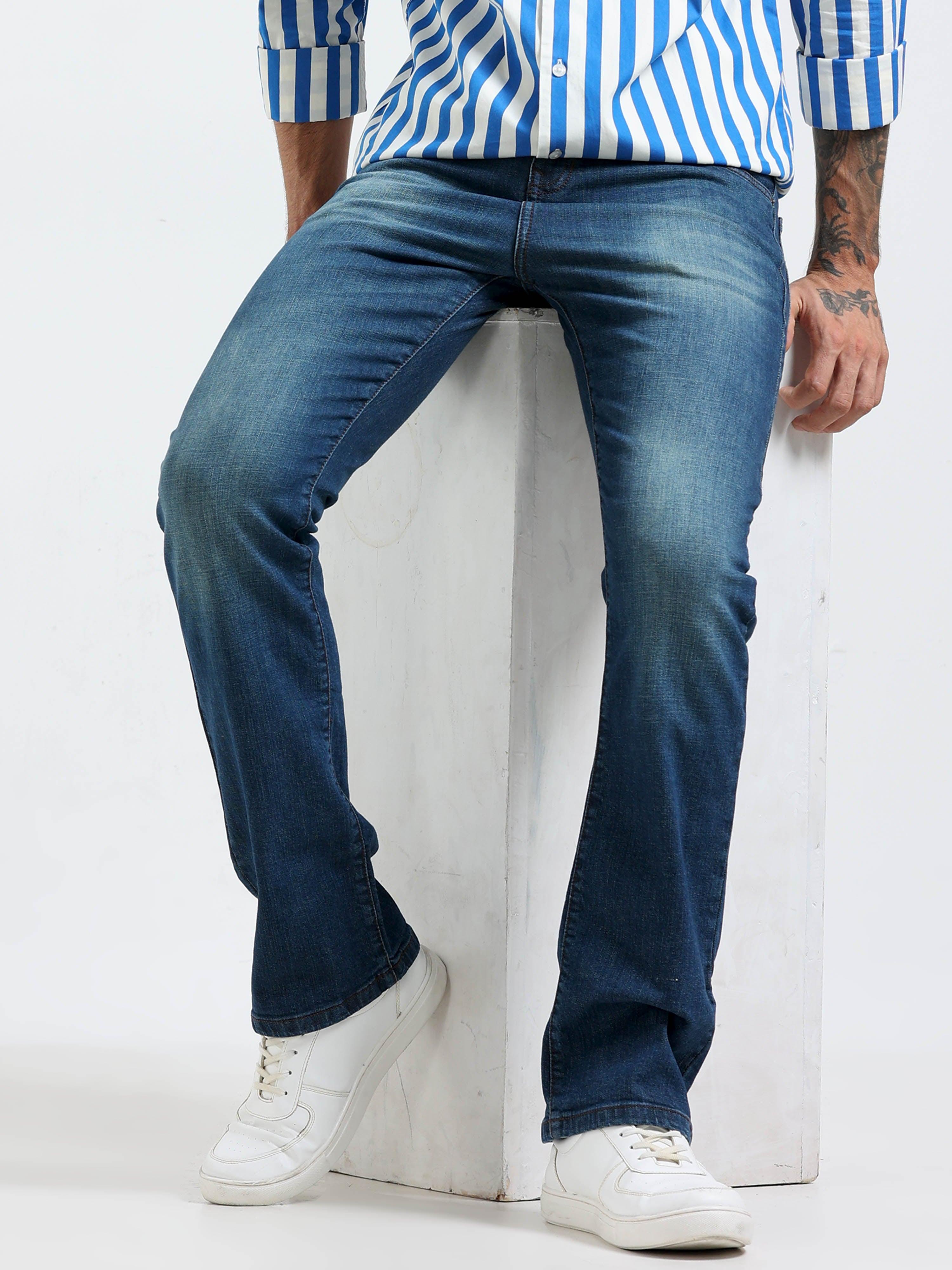  classic clean jeans with light fade and a boot cut fit
bootcut fit jeans for men
light fade jean for men
