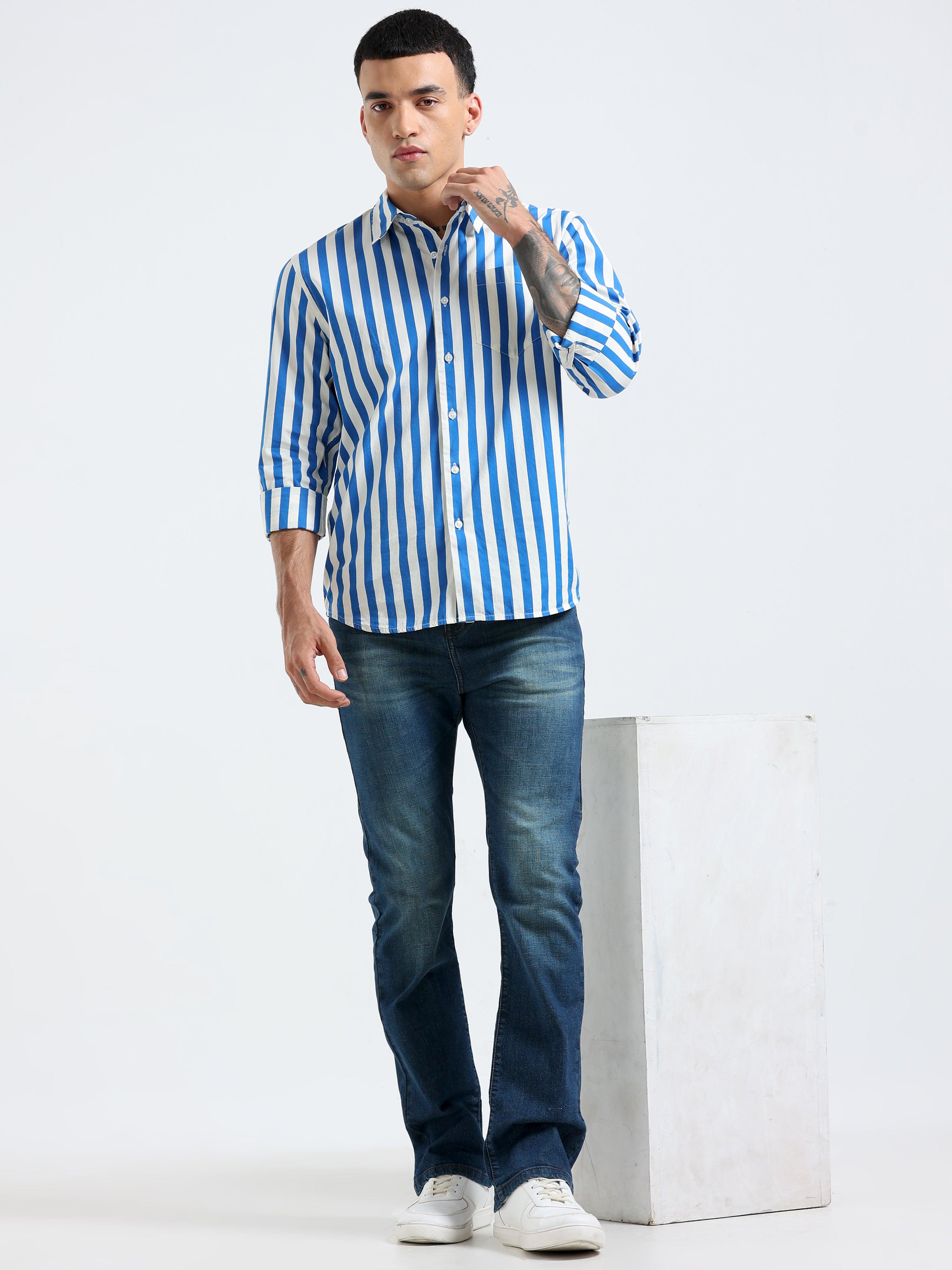  classic clean jeans with light fade and a boot cut fit
bootcut fit jeans for men
light fade jean for men