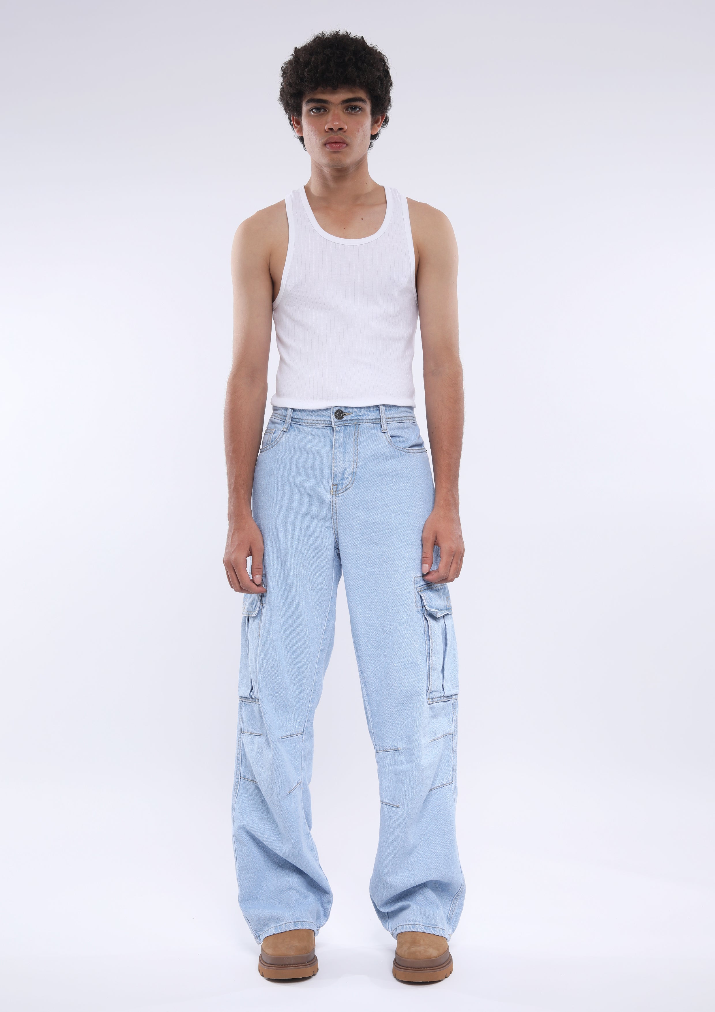 blue cargo denim jeans in loose fit with 8 pockets
loose fit jean for men
cargo pants for men