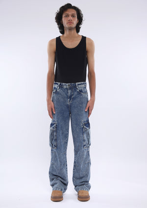 darkblue cargo denim jeans in loose fit with 8 pockets
loose fit jean for men
cargo pants for men