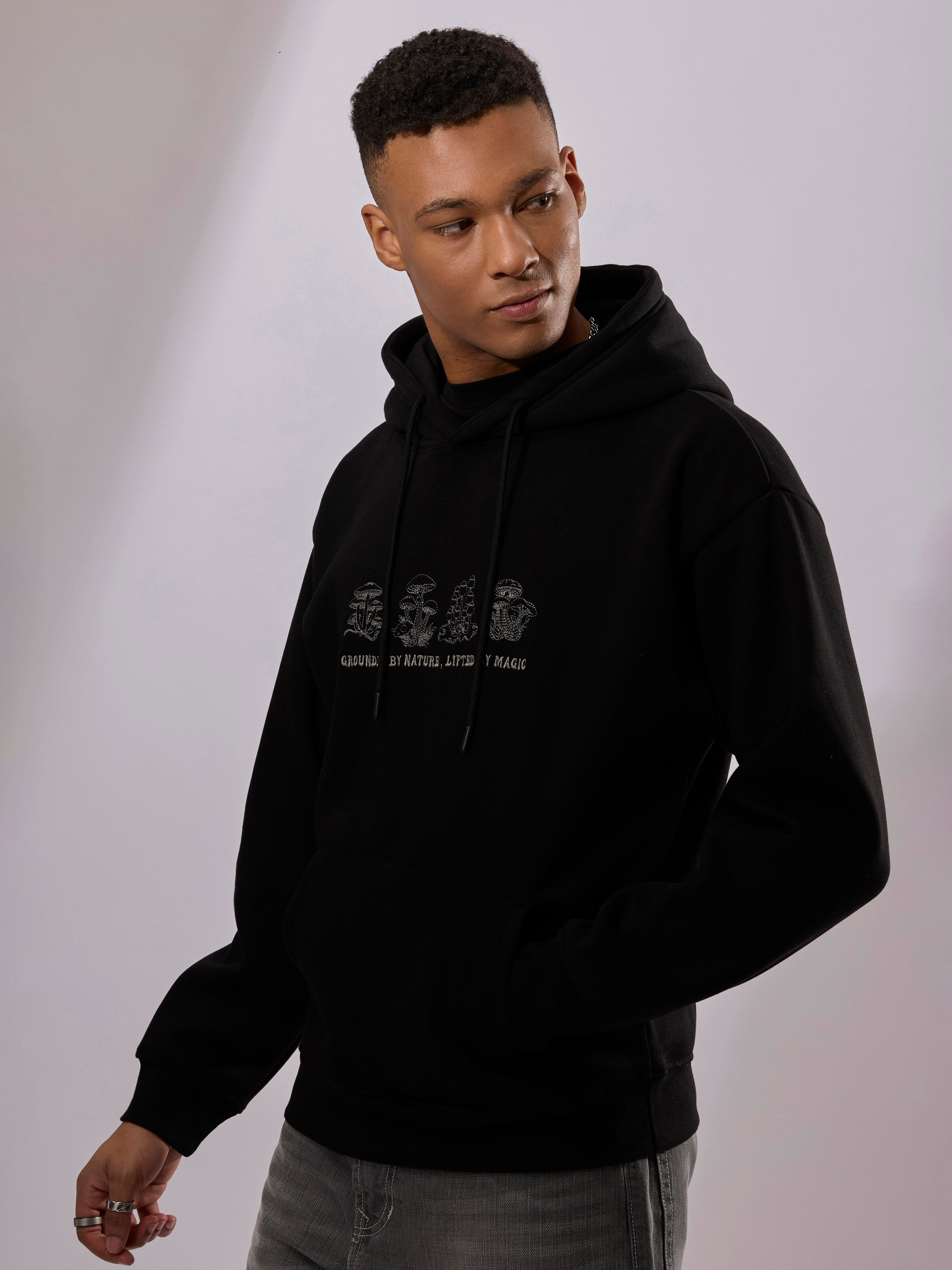 long sleeve hoodie with minimal print.
full sleeve hoodie for men
