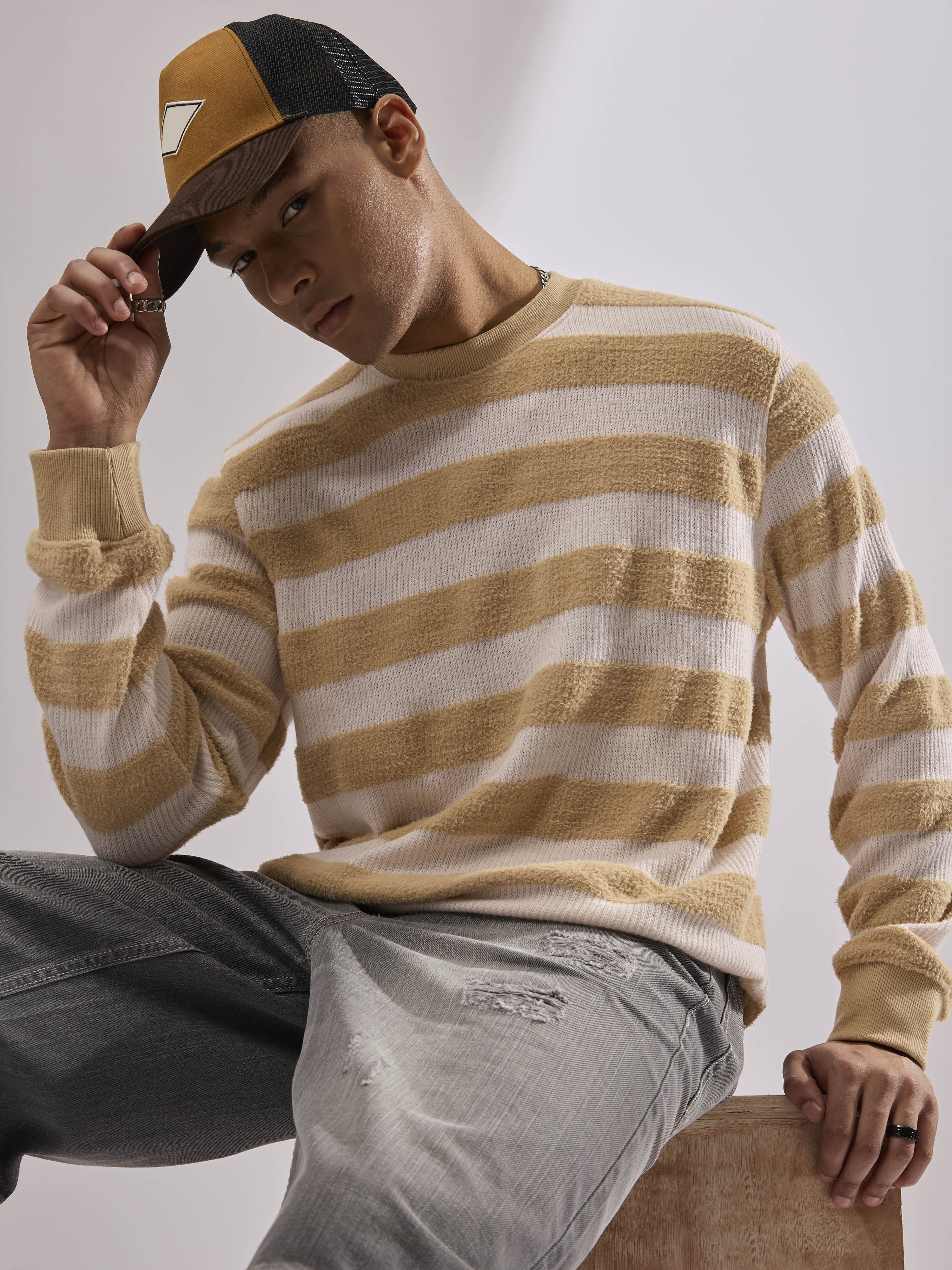 men's orange stripped crew neck sweater , blended from cotton and polyster.
