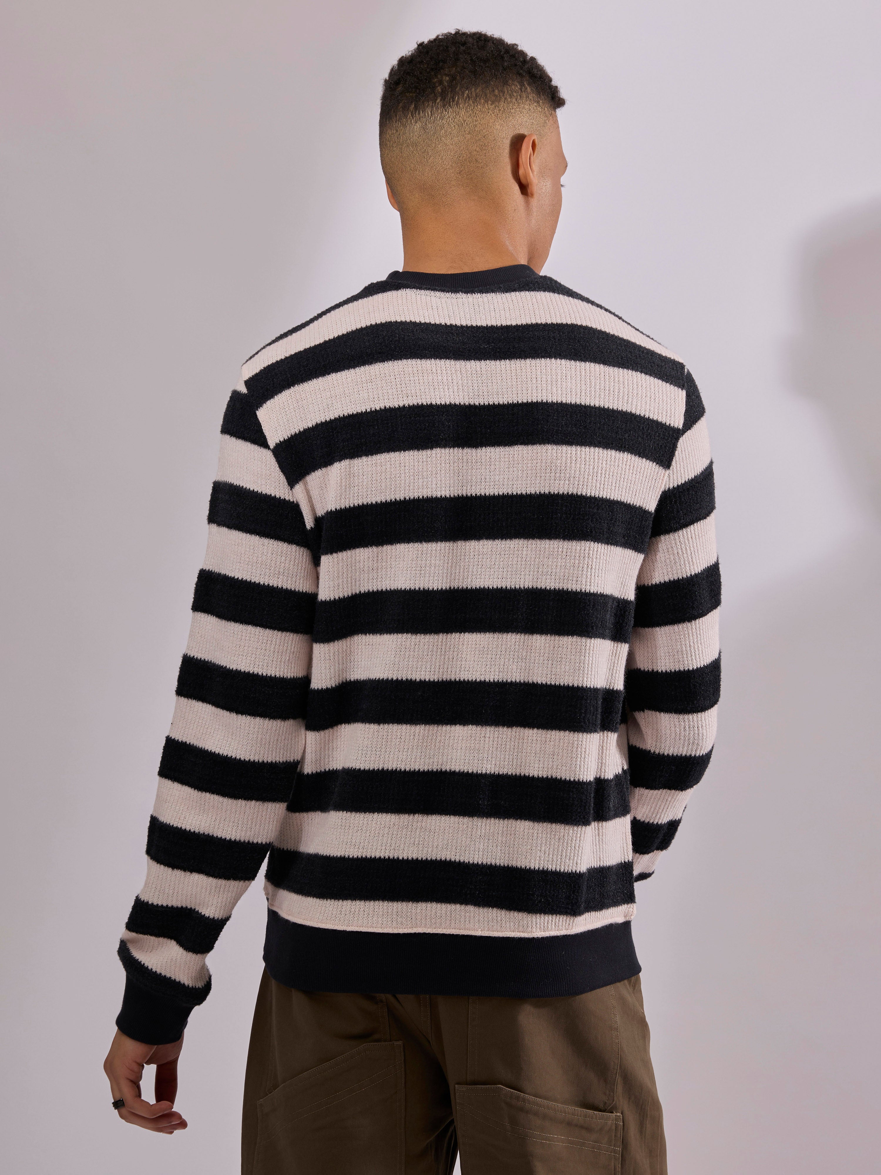 men's black stripped crew neck sweater , blended from cotton and polyster.

