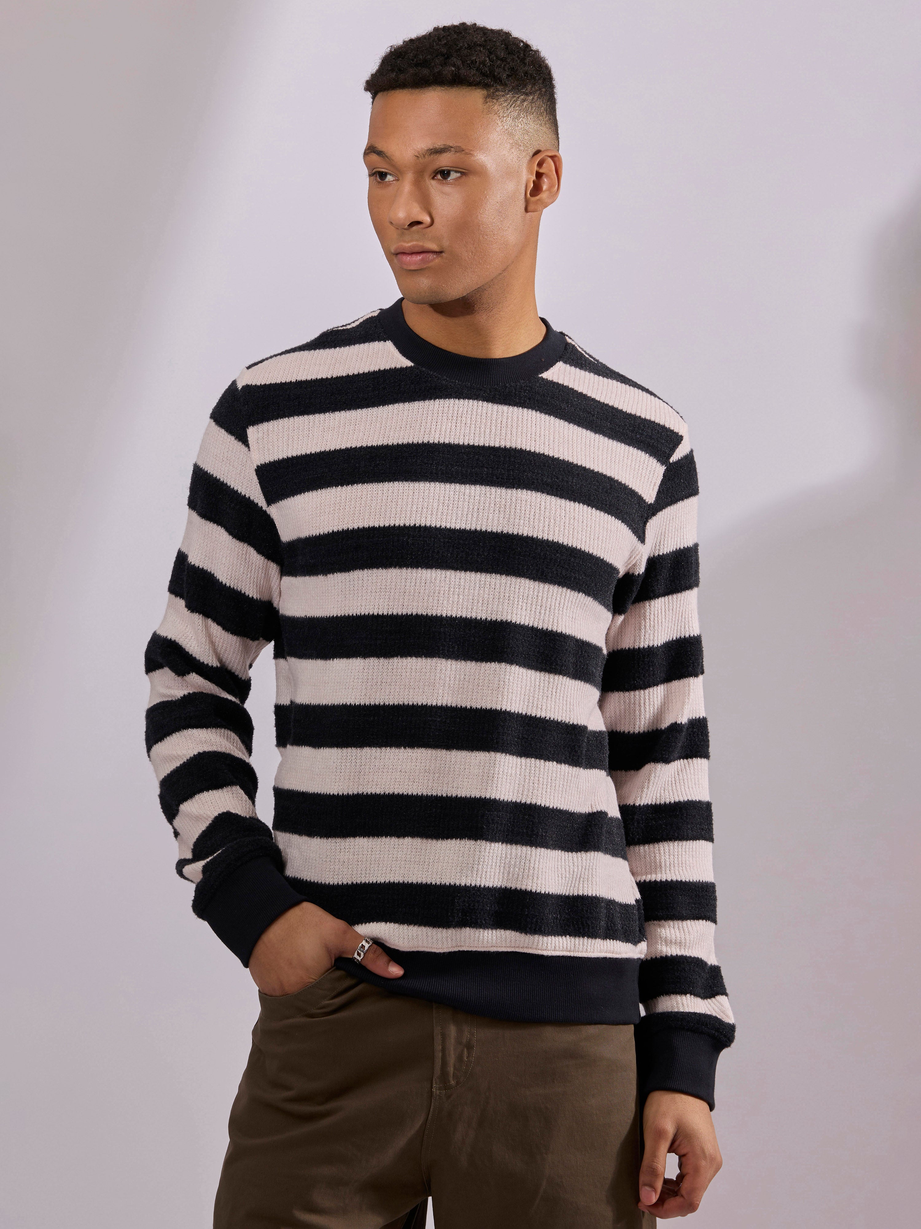 men's black stripped crew neck sweater , blended from cotton and polyster.
