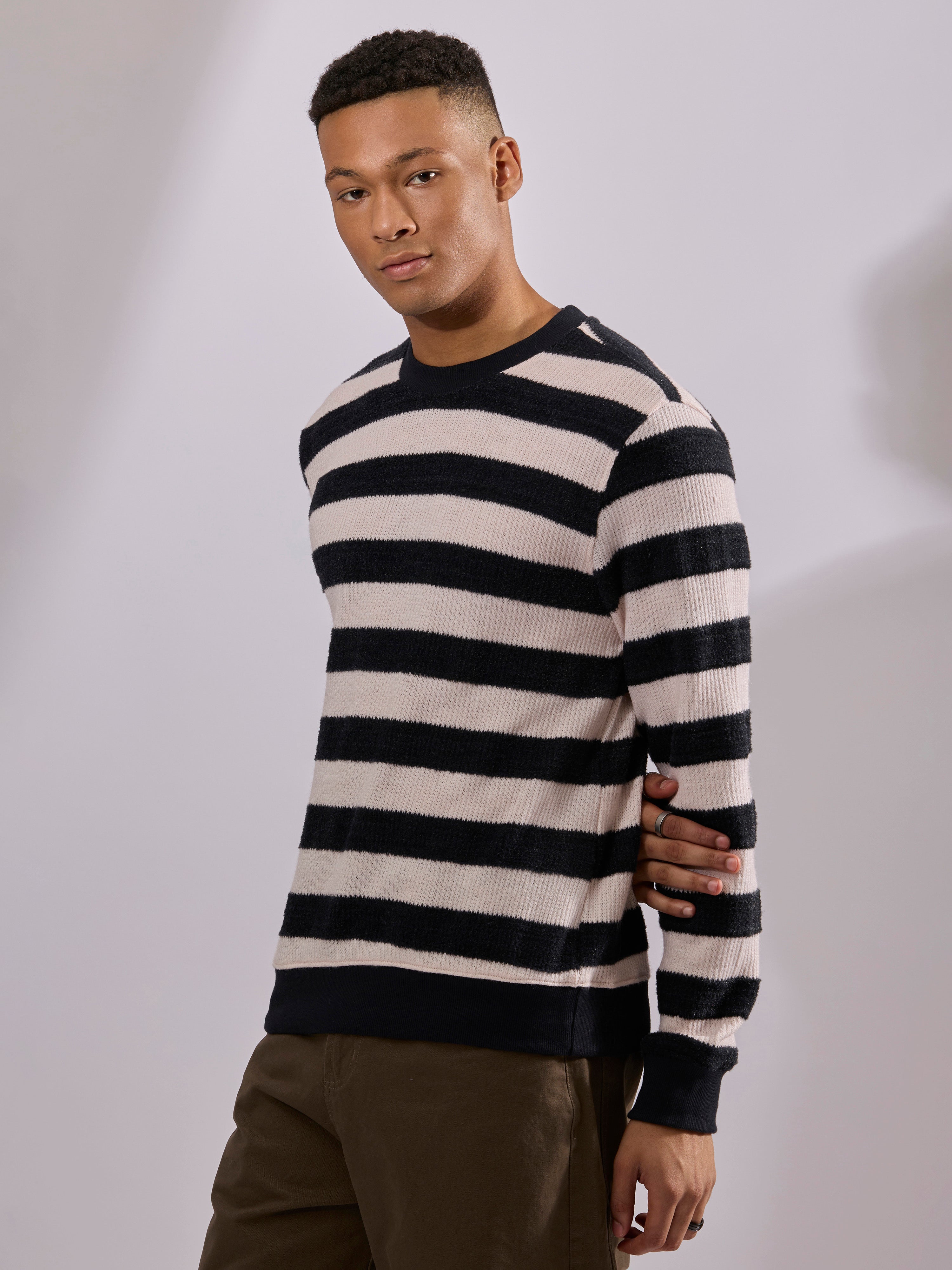 men's black stripped crew neck sweater , blended from cotton and polyster.
