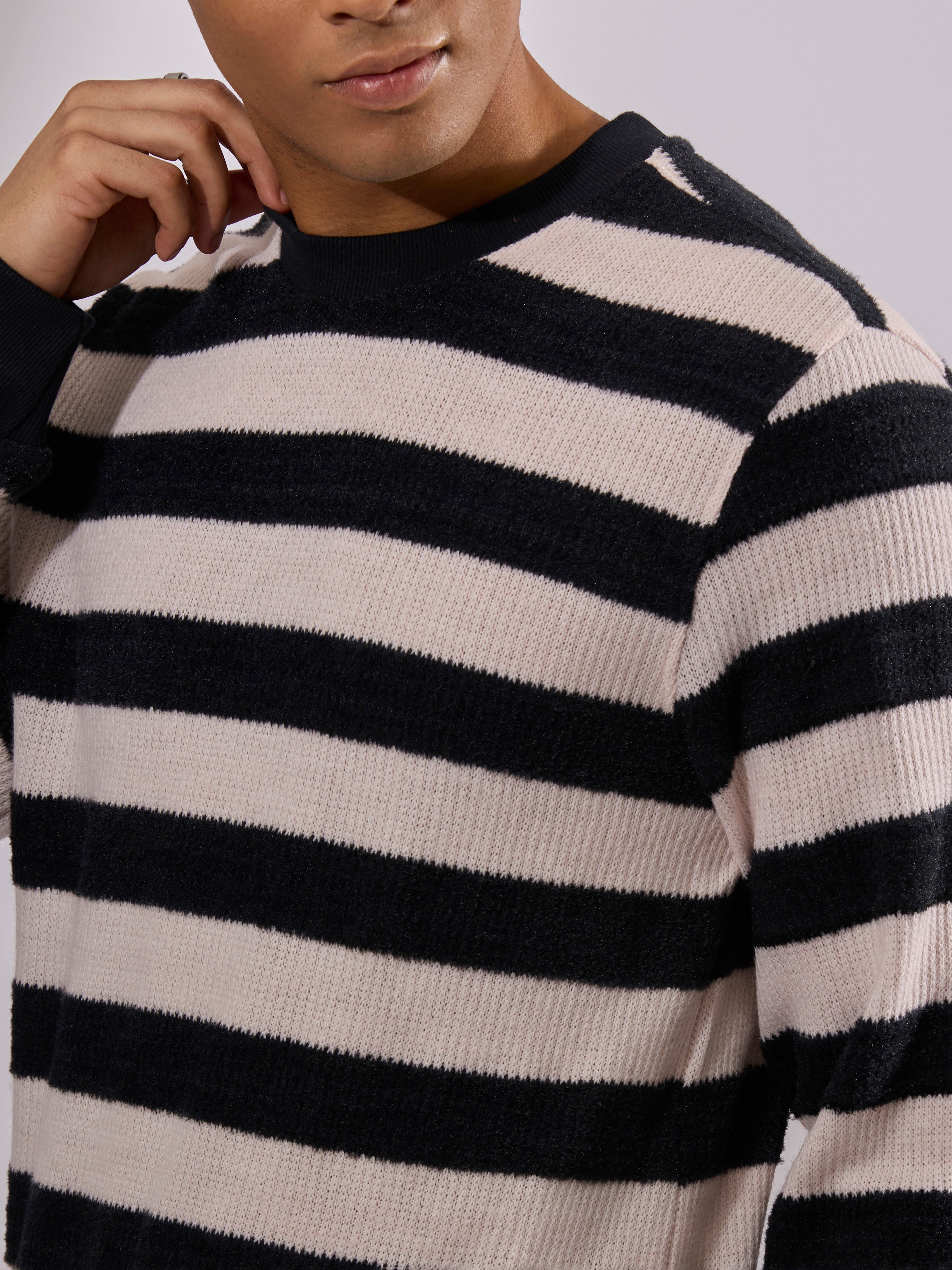 men's black stripped crew neck sweater , blended from cotton and polyster.
