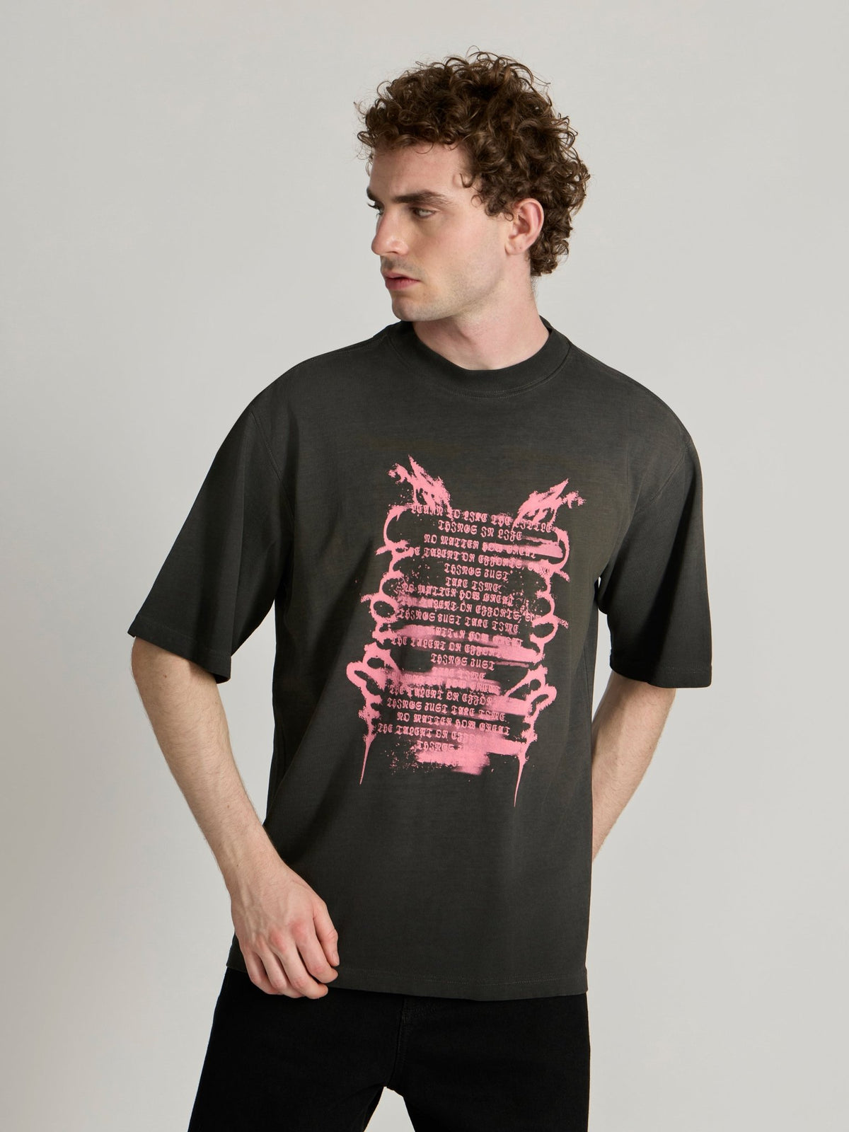 Lona - Graffiti-Inspired Print Baggy T-Shirt - Black - Espanshe