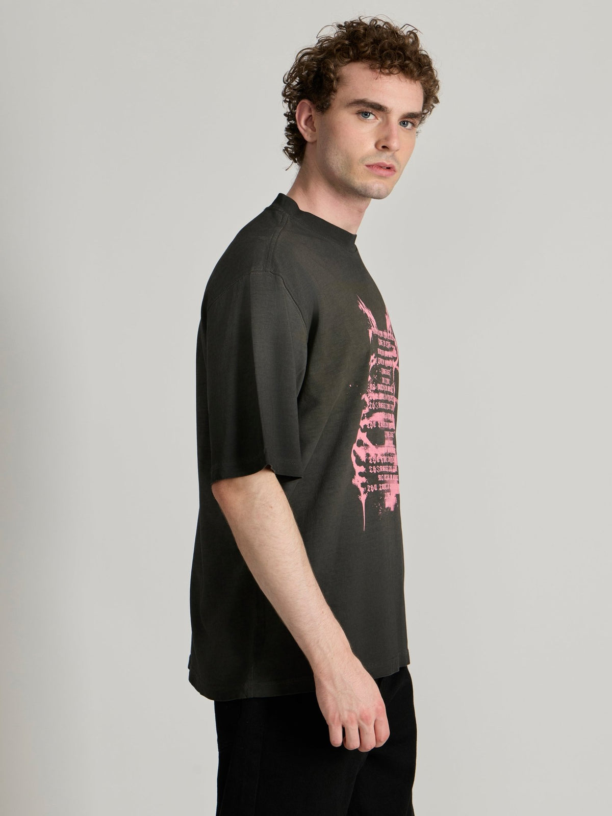 Lona - Graffiti-Inspired Print Baggy T-Shirt - Black - Espanshe