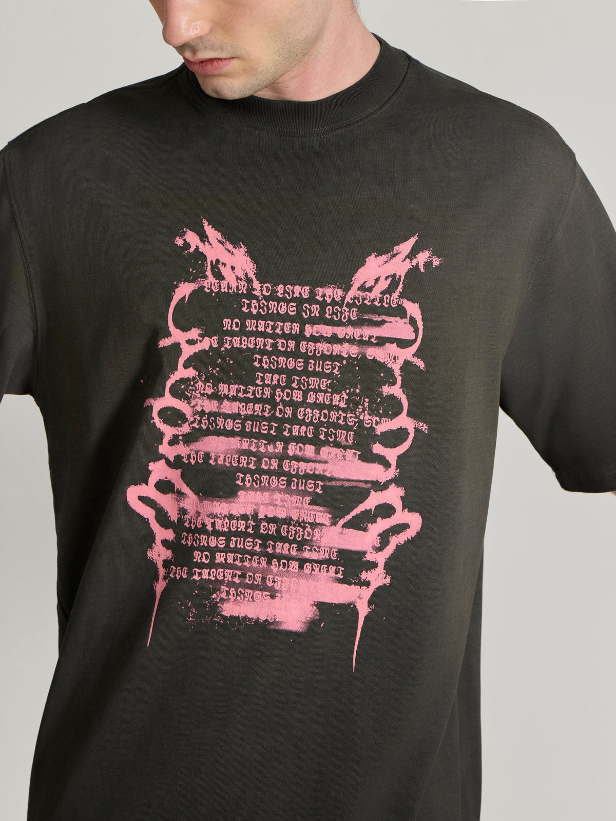 Lona - Graffiti-Inspired Print Baggy T-Shirt - Black - Espanshe