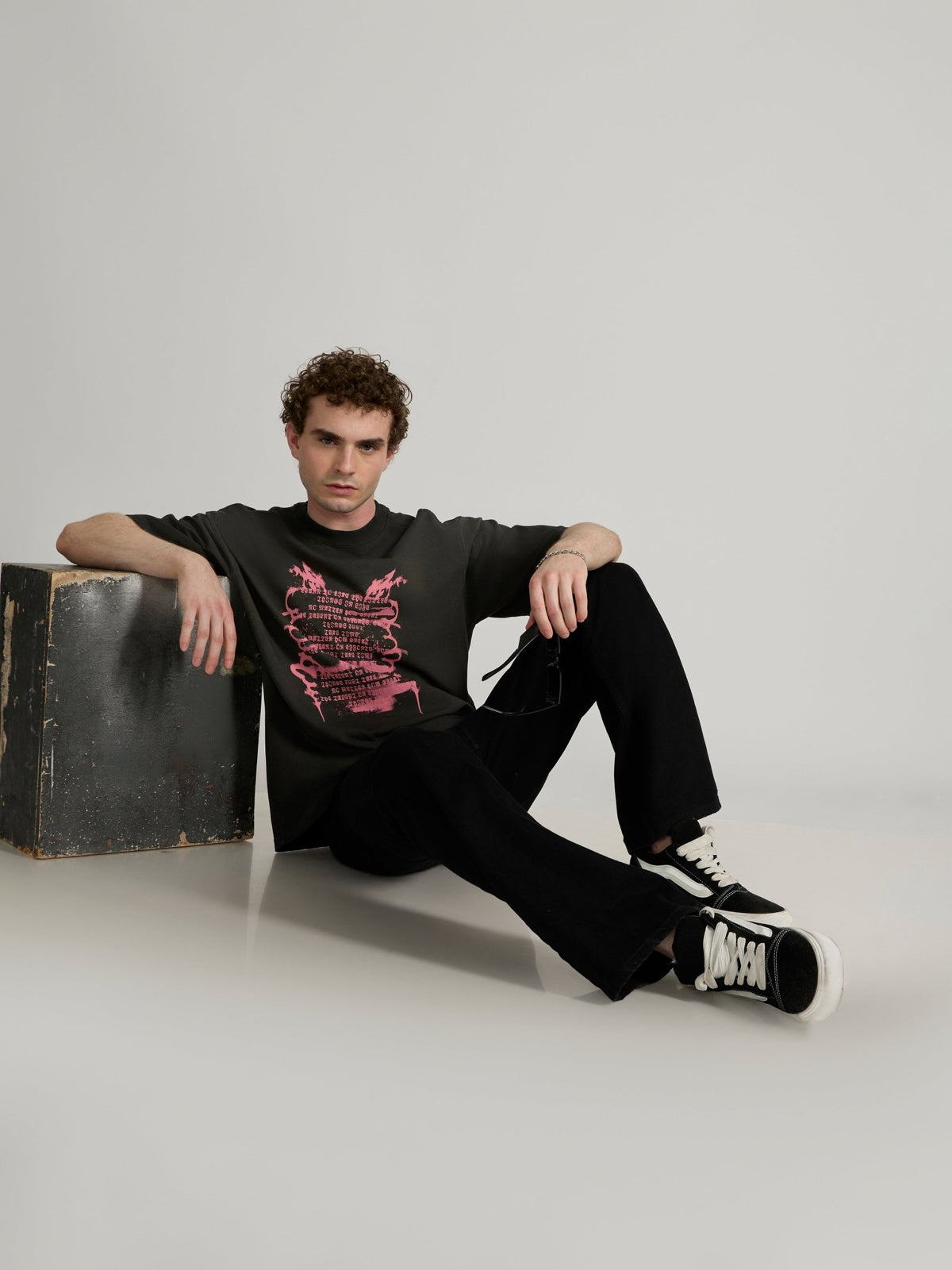 Lona - Graffiti-Inspired Print Baggy T-Shirt - Black - Espanshe