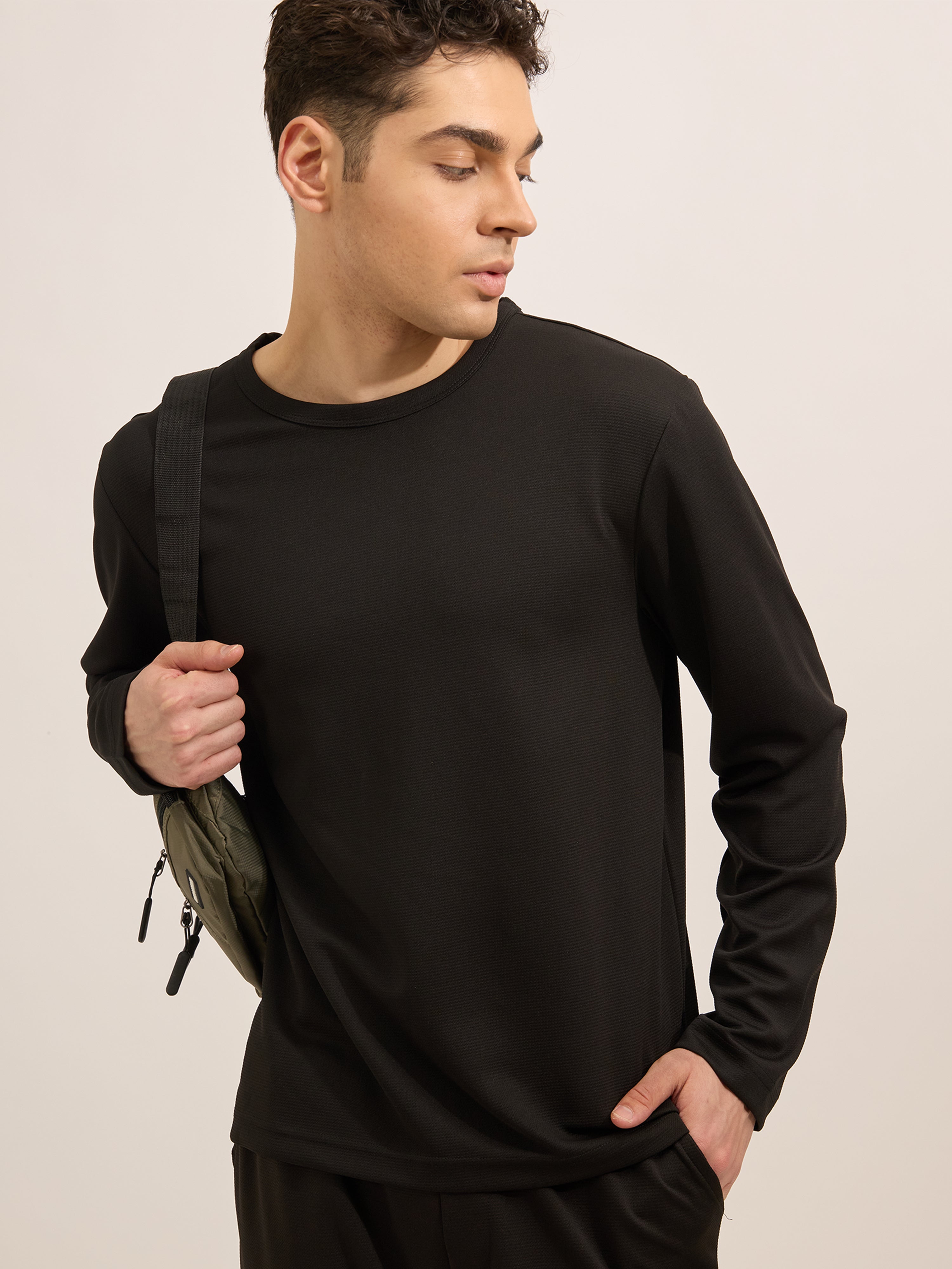 men's relaxed tshirt in black