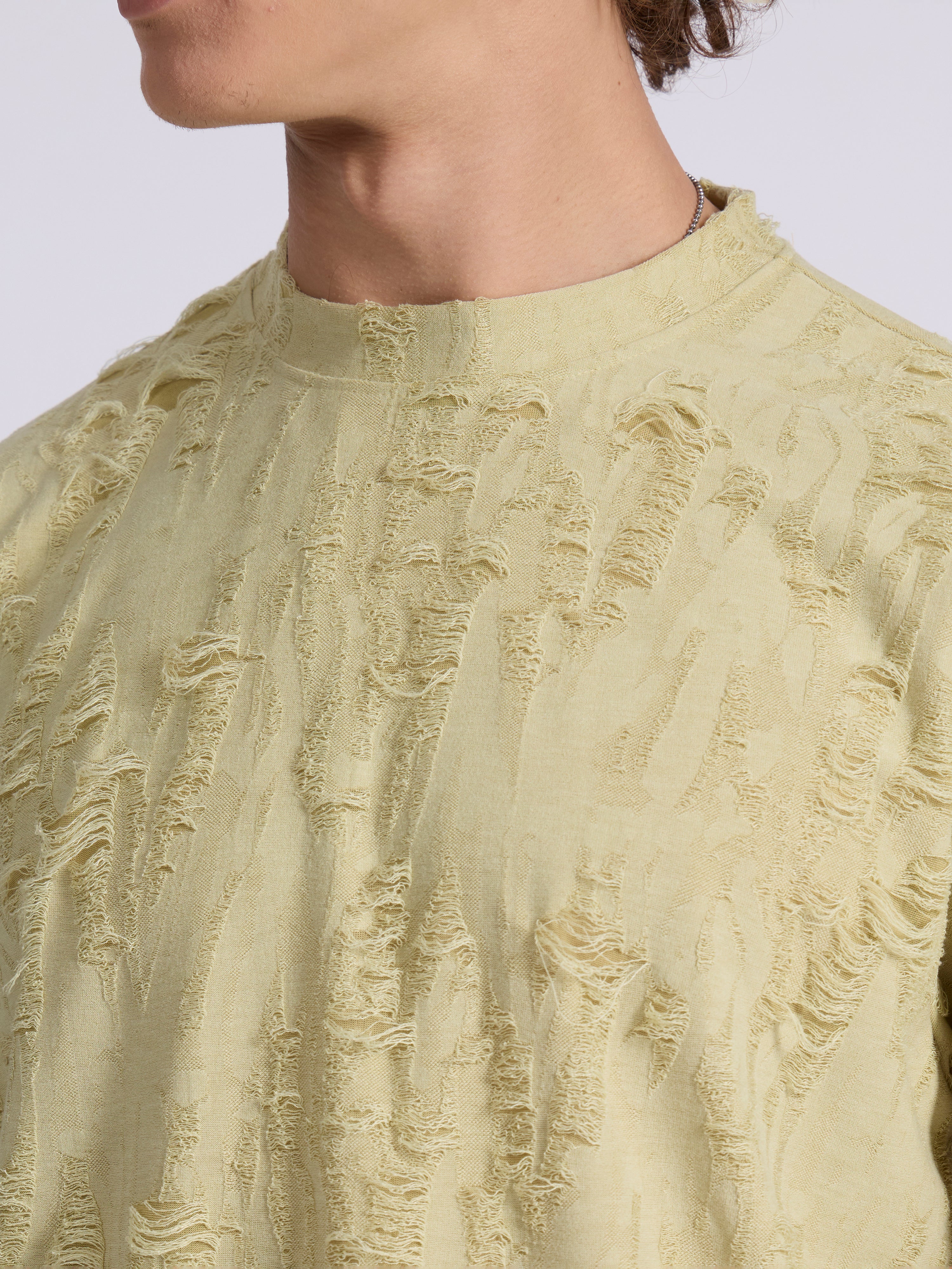men's  Distressed T Shirt in pista
