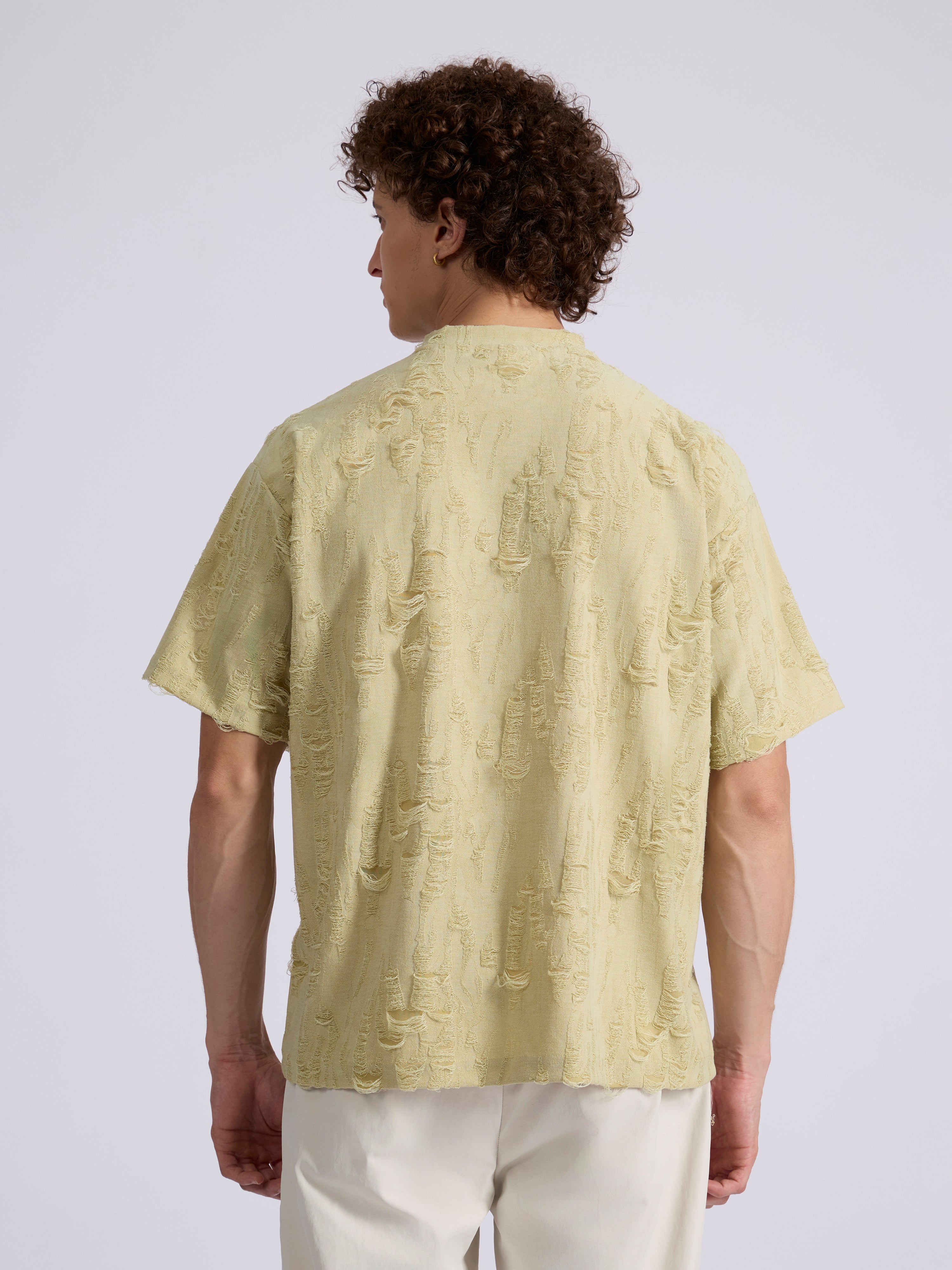 men's  Distressed T Shirt in pista