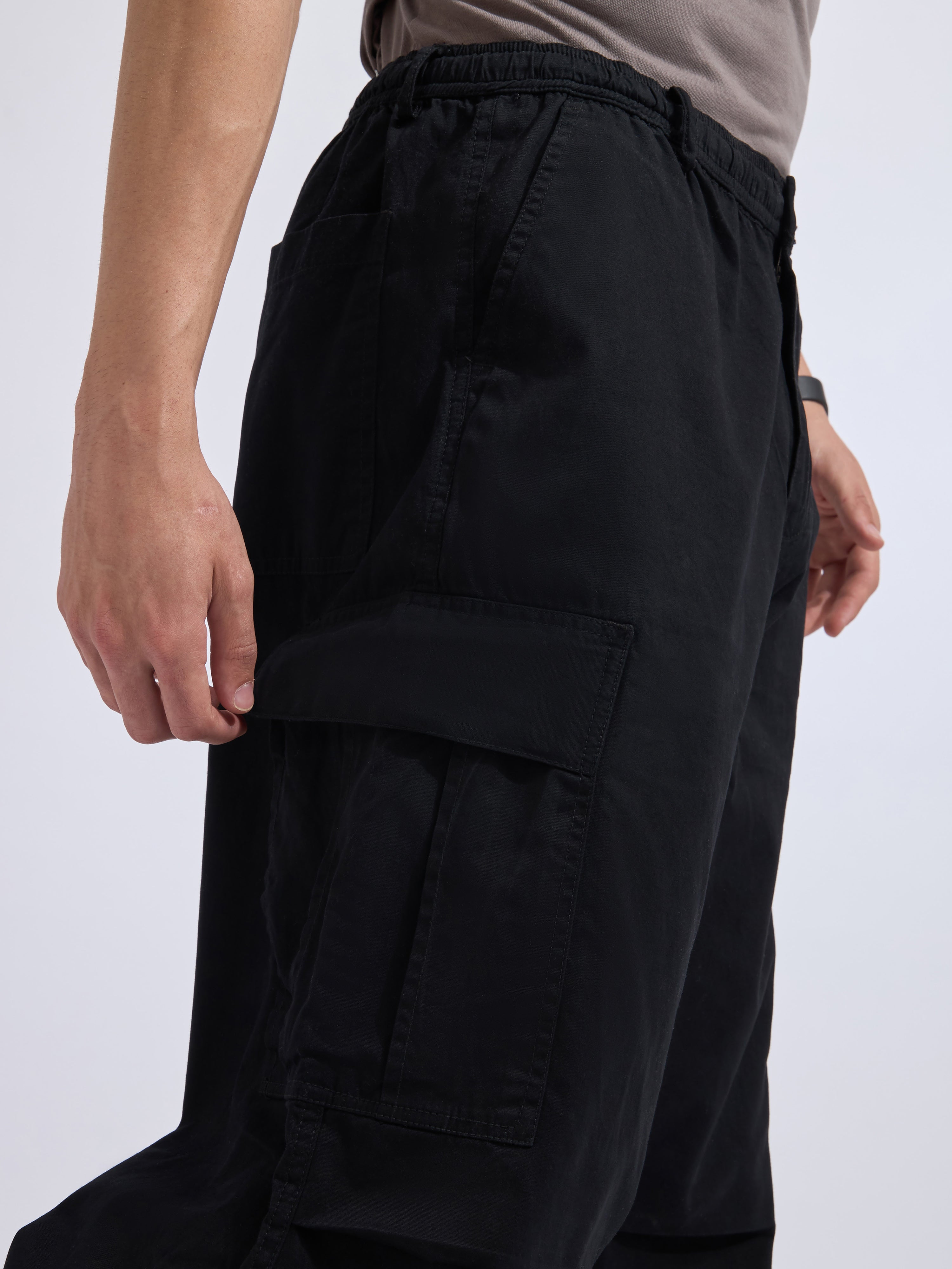 men's parachute cargo pants in black color