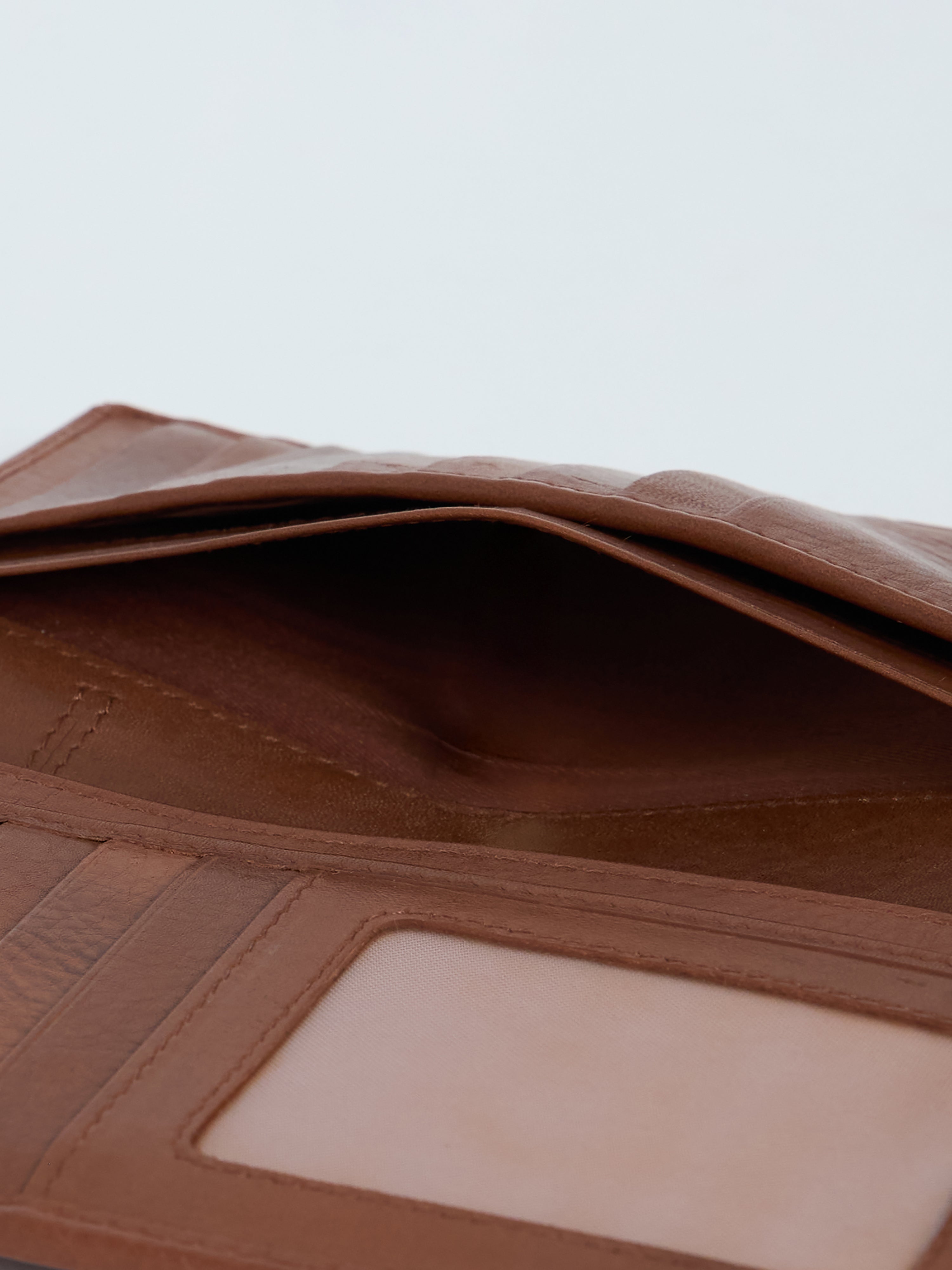 Men's Bi-Fold Leather Hand Wallet - Brown