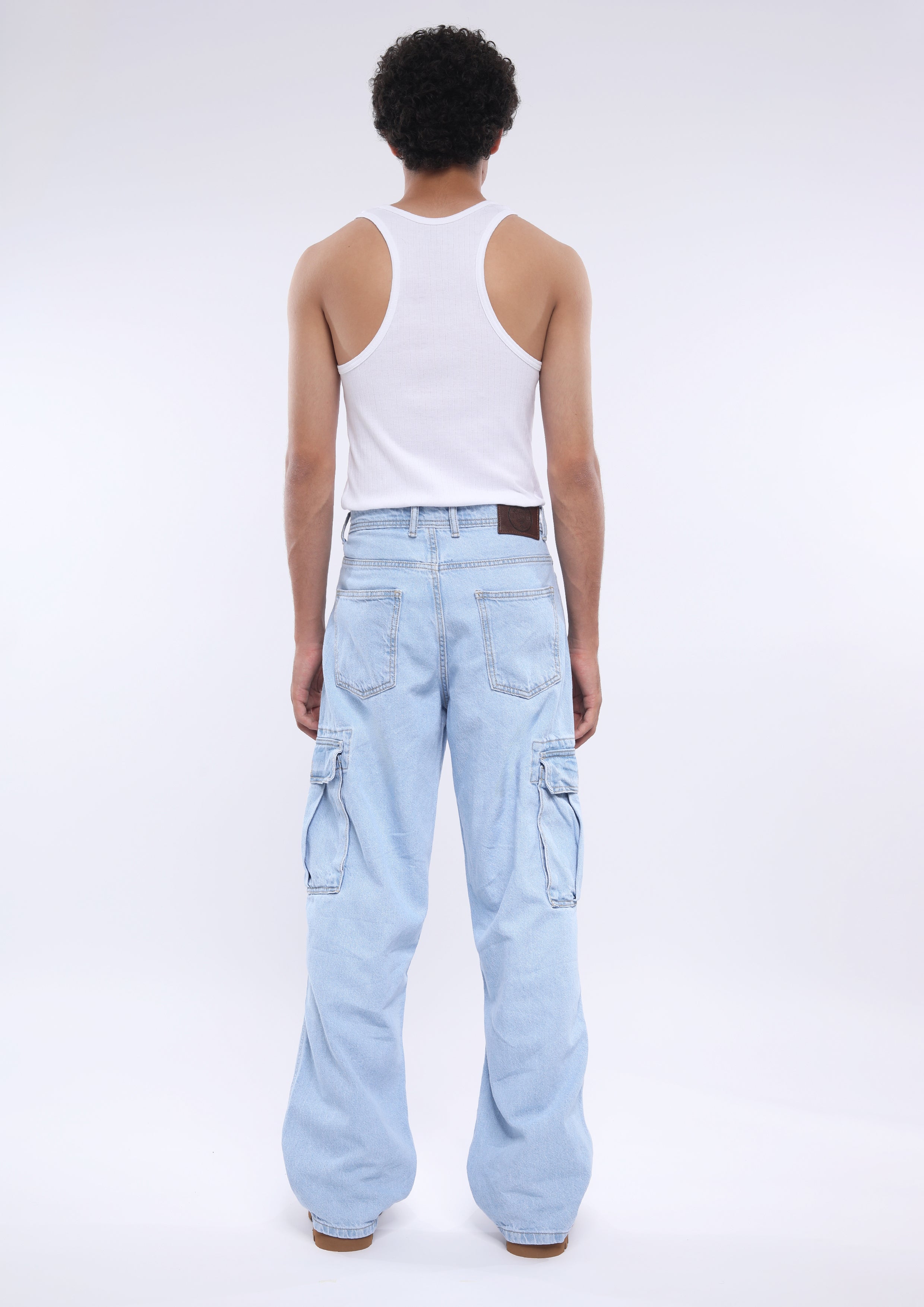 blue cargo denim jeans in loose fit with 8 pockets
loose fit jean for men
cargo pants for men