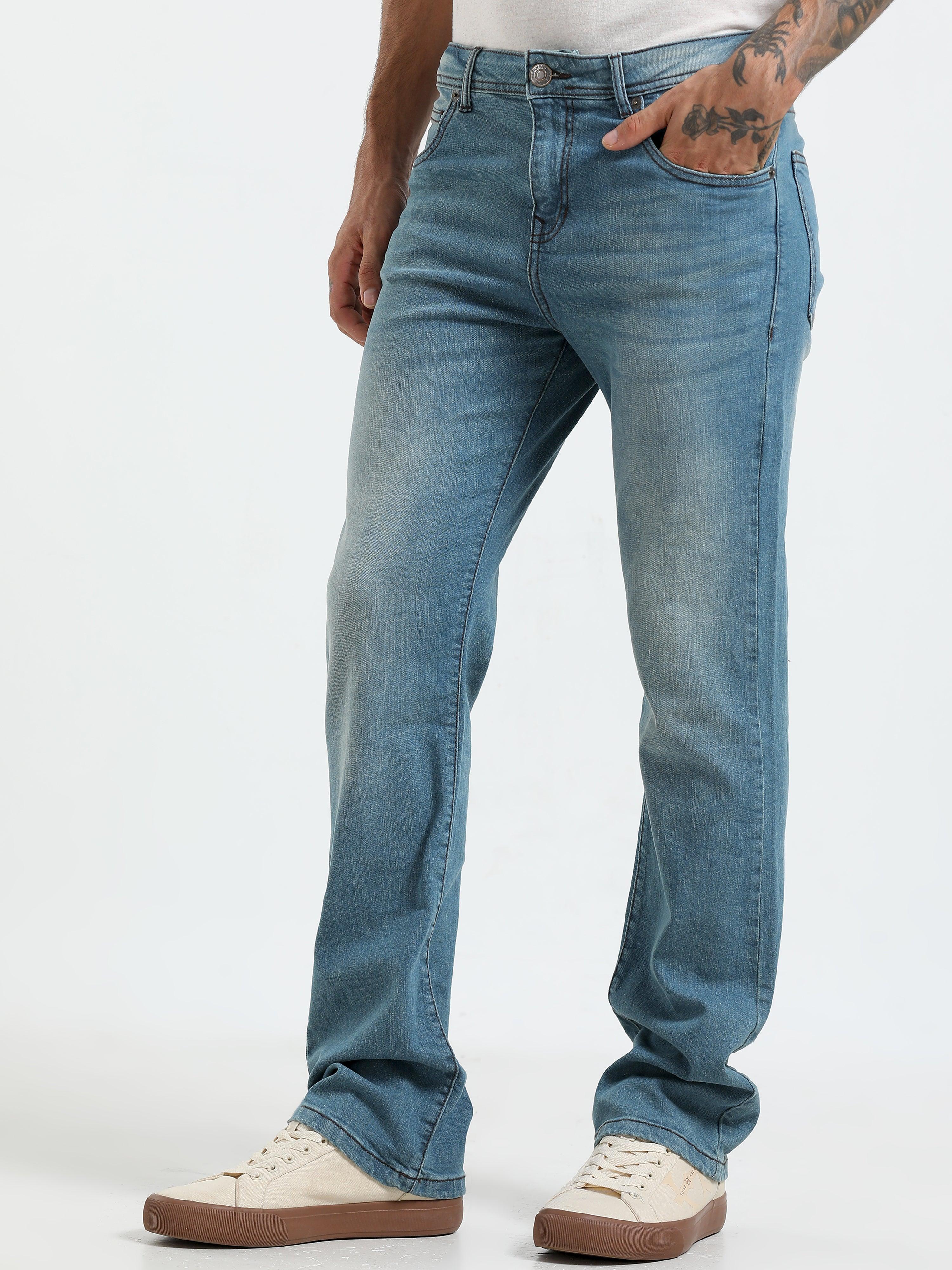  classic clean jeans with light fade and a boot cut fit
bootcut fit jeans for men
light fade jean for men
