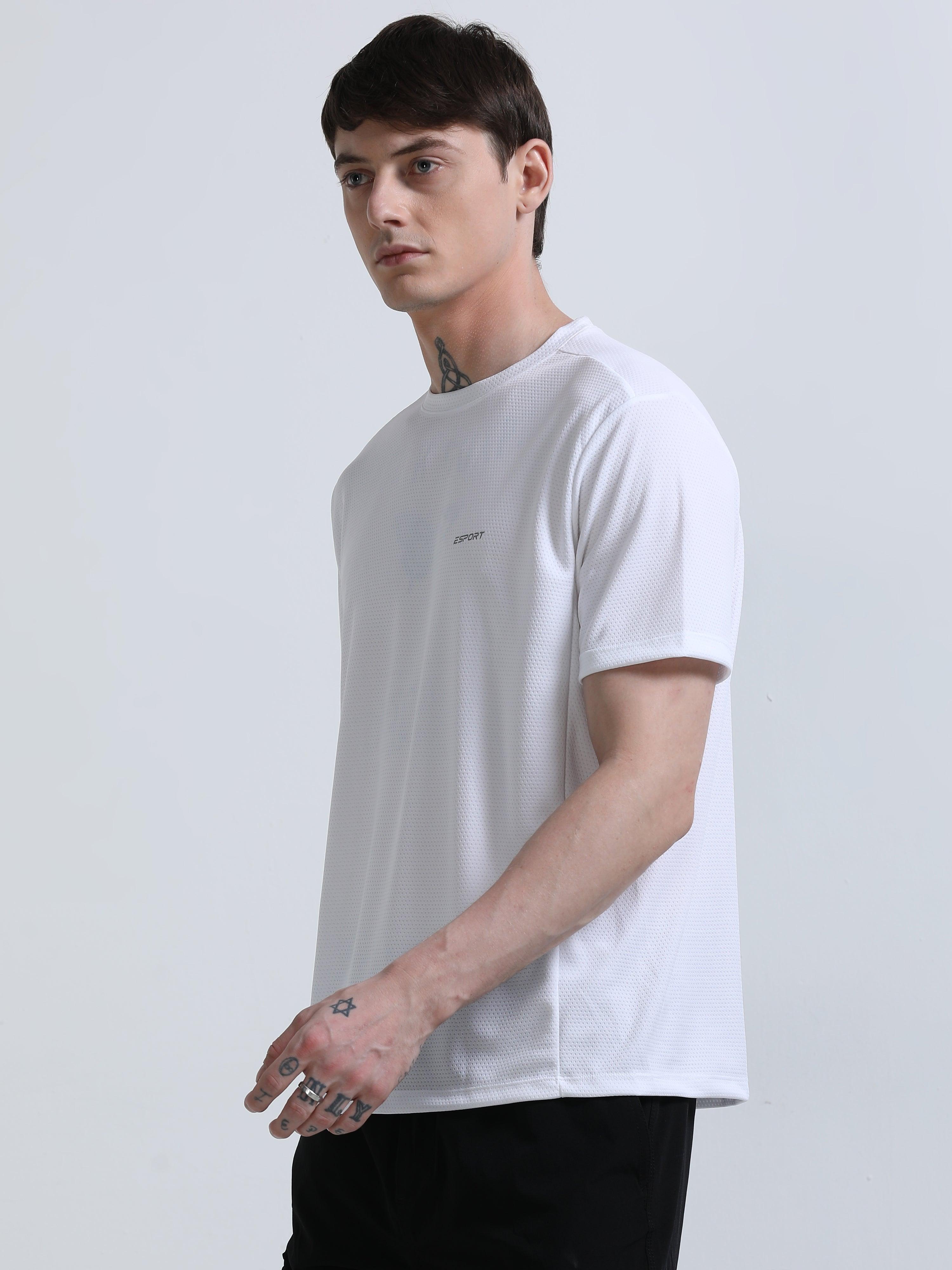 comfortable and light weight sports
 t-shirt made from polyster
sports t-shirt for men
light weight t-shirts for men