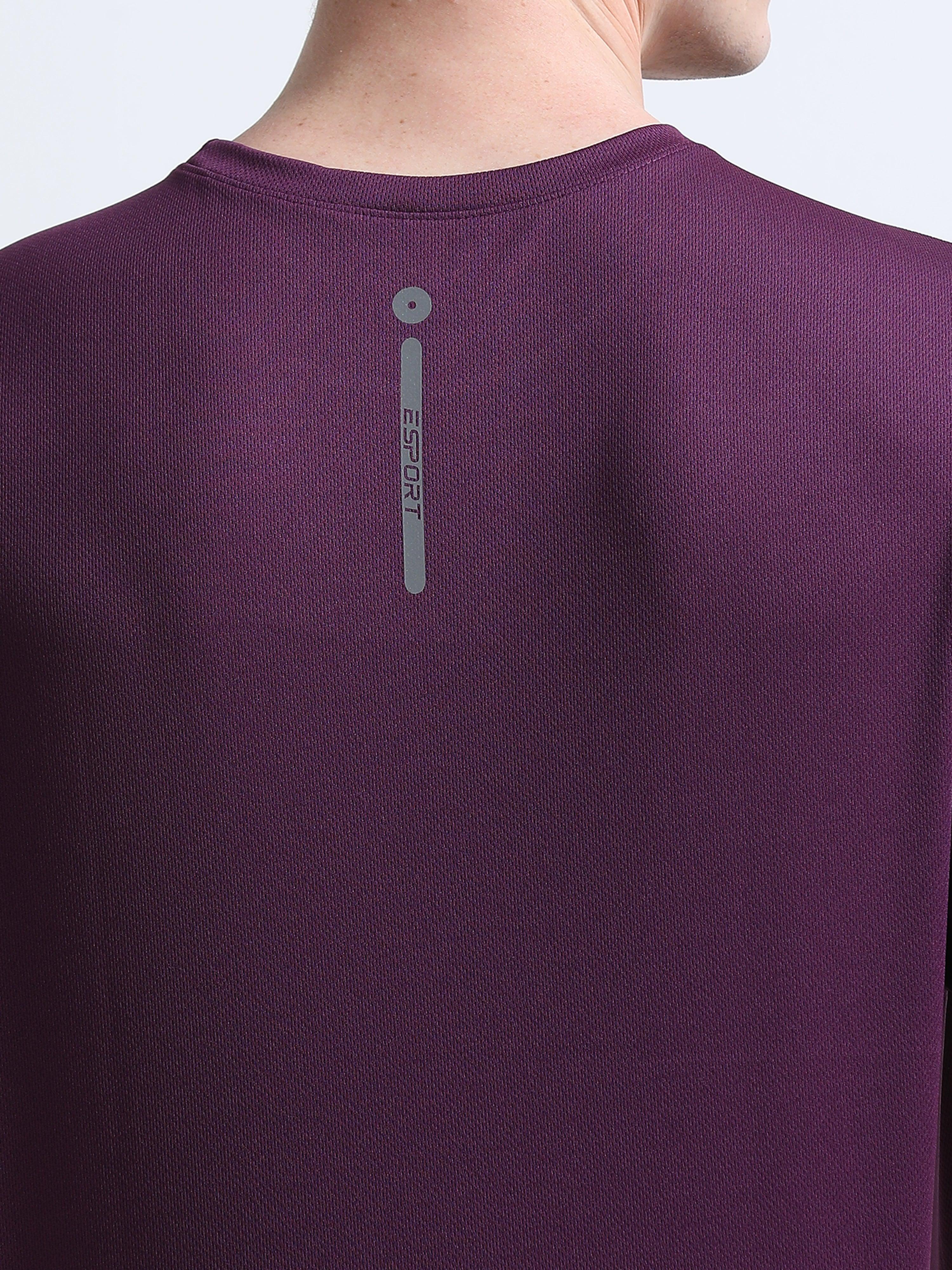 comfortable and light weight sports
 t-shirt made from polyster
sports t-shirt for men
light weight t-shirts for men