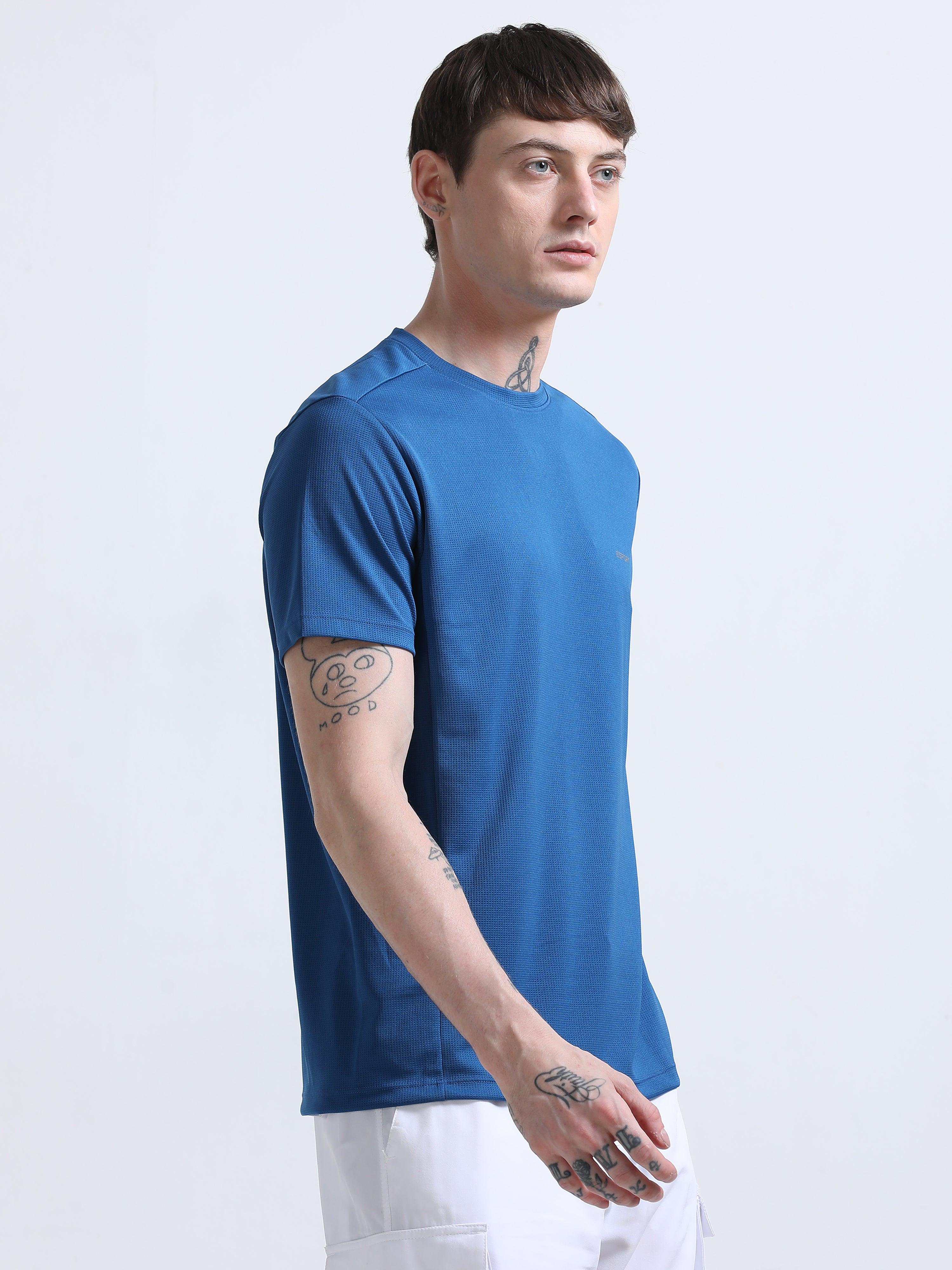 comfortable and light weight sports
 t-shirt made from polyster
sports t-shirt for men
light weight t-shirts for men