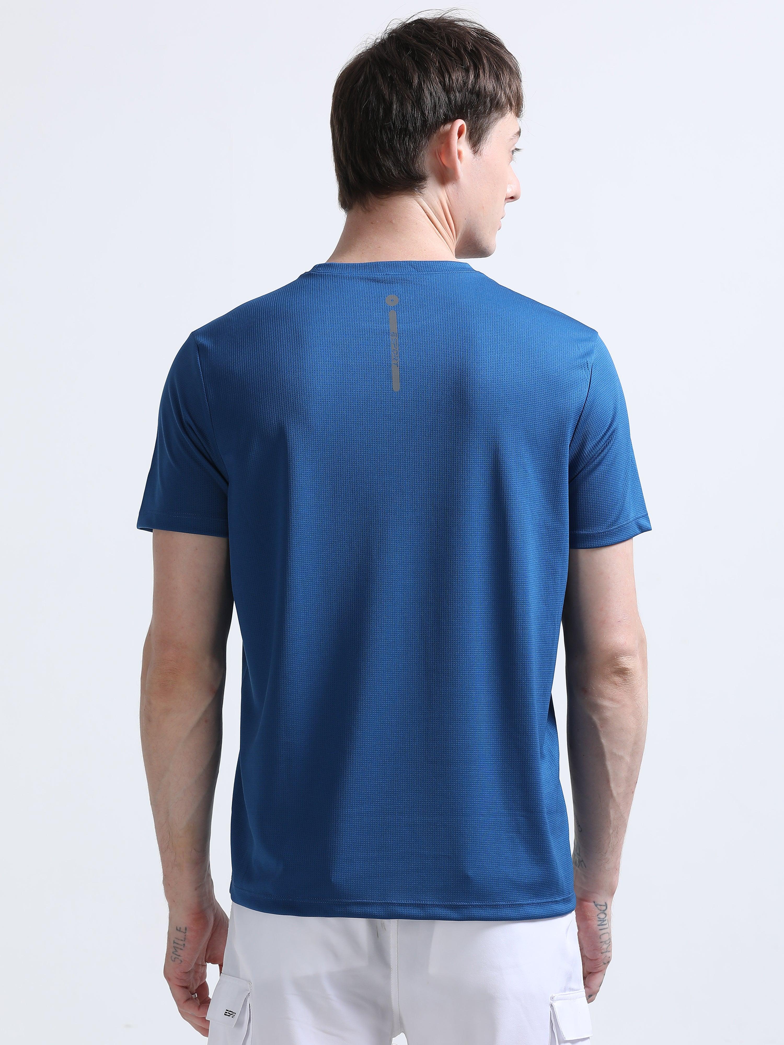 comfortable and light weight sports
 t-shirt made from polyster
sports t-shirt for men
light weight t-shirts for men