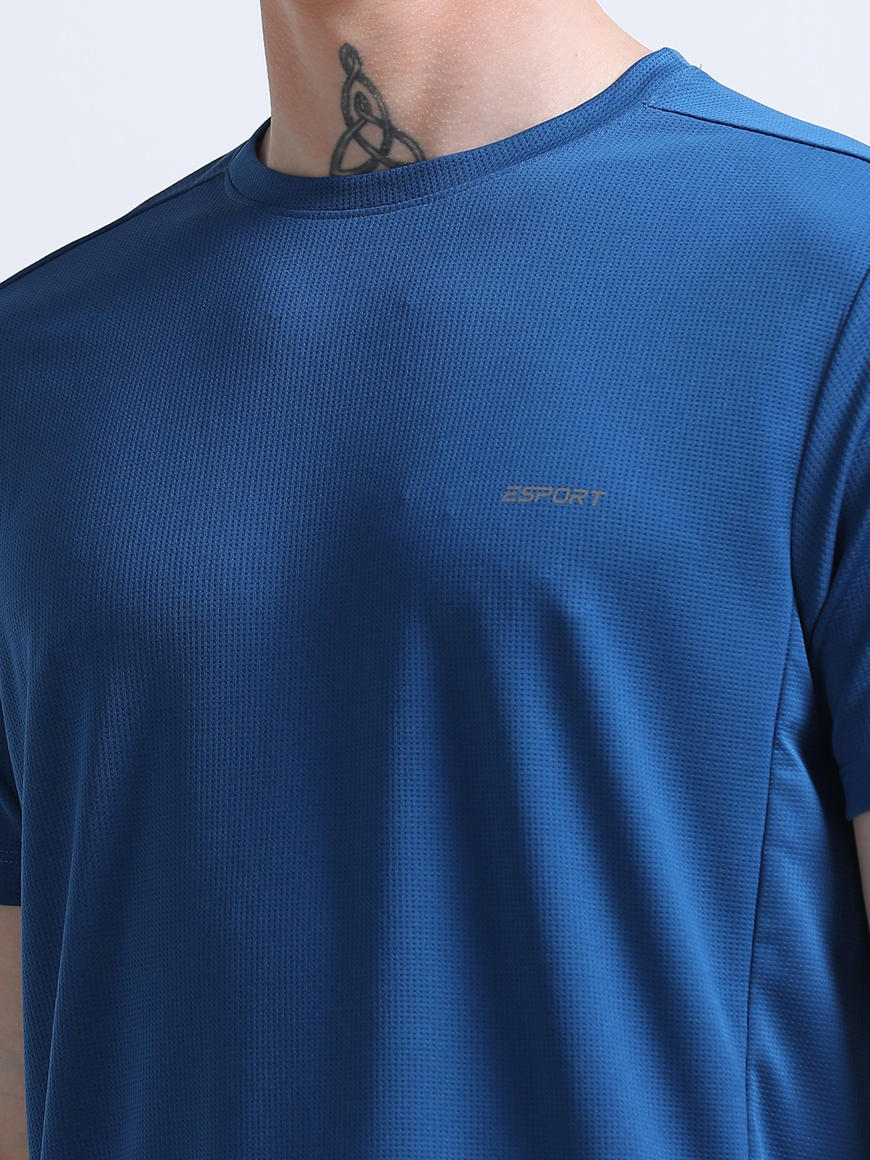 comfortable and light weight sports
 t-shirt made from polyster
sports t-shirt for men
light weight t-shirts for men