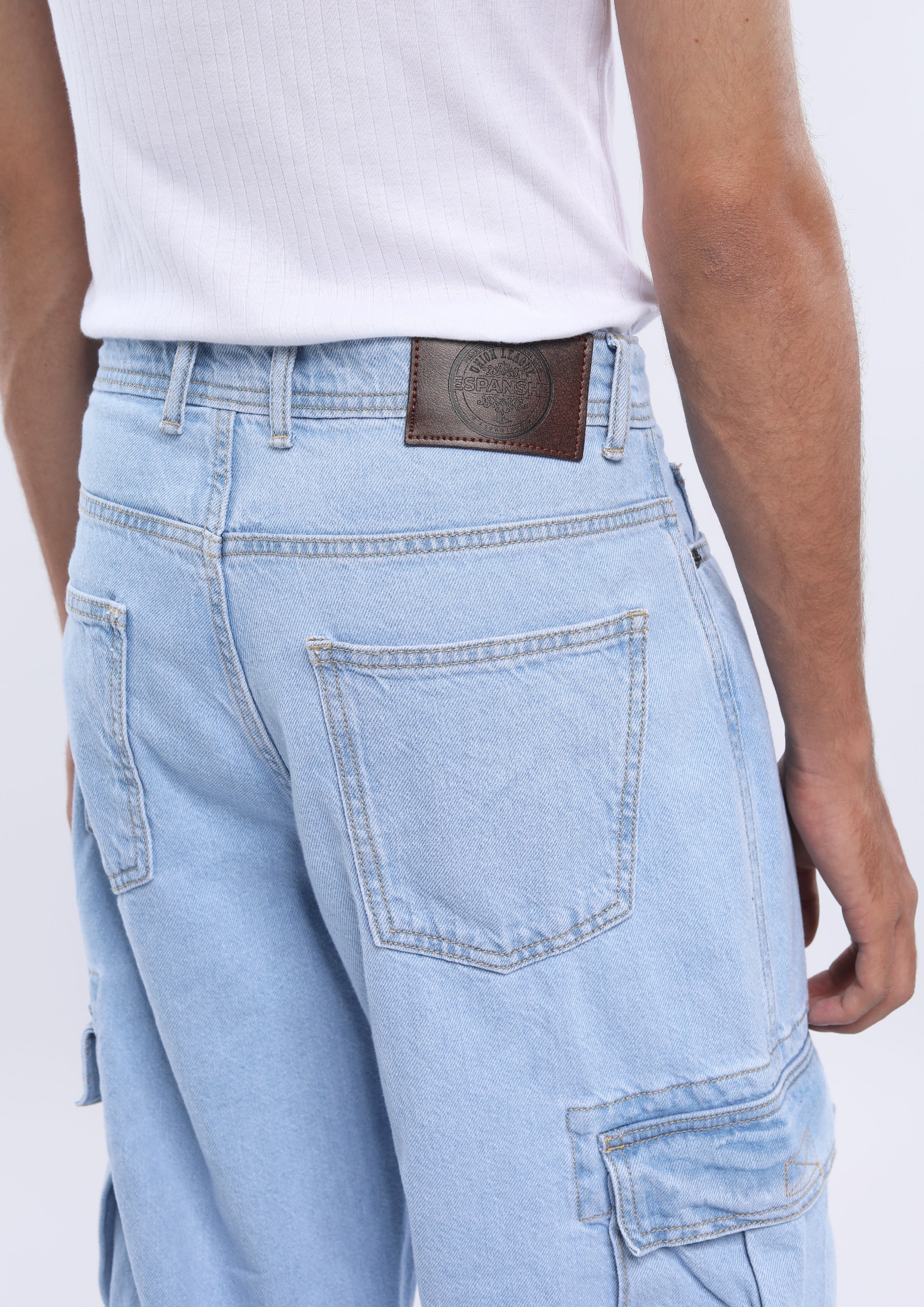 blue cargo denim jeans in loose fit with 8 pockets
loose fit jean for men
cargo pants for men