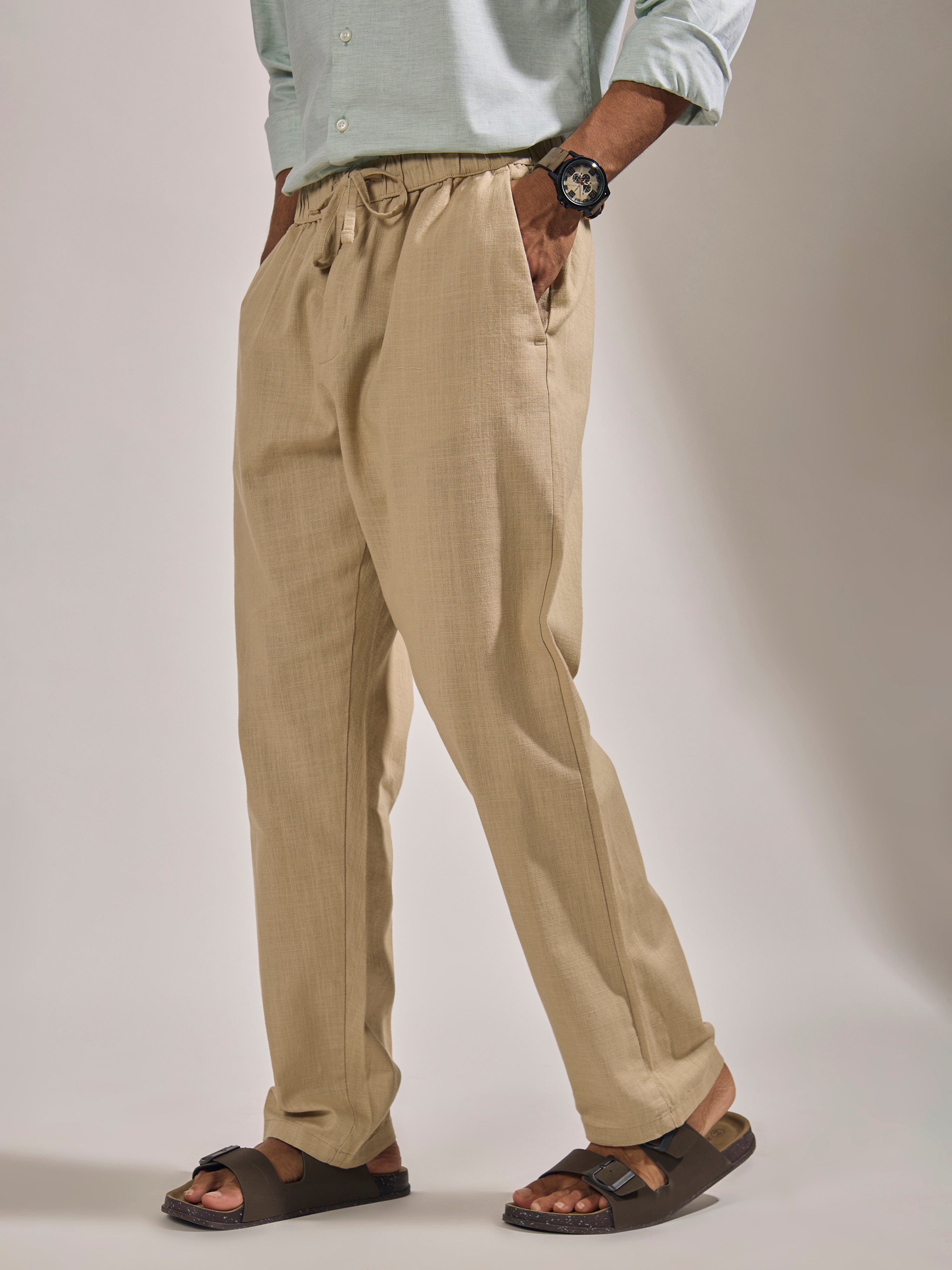 men's biege loose fit linen joggers with an elastic waistband
joggers for men
loose fit joggers for men