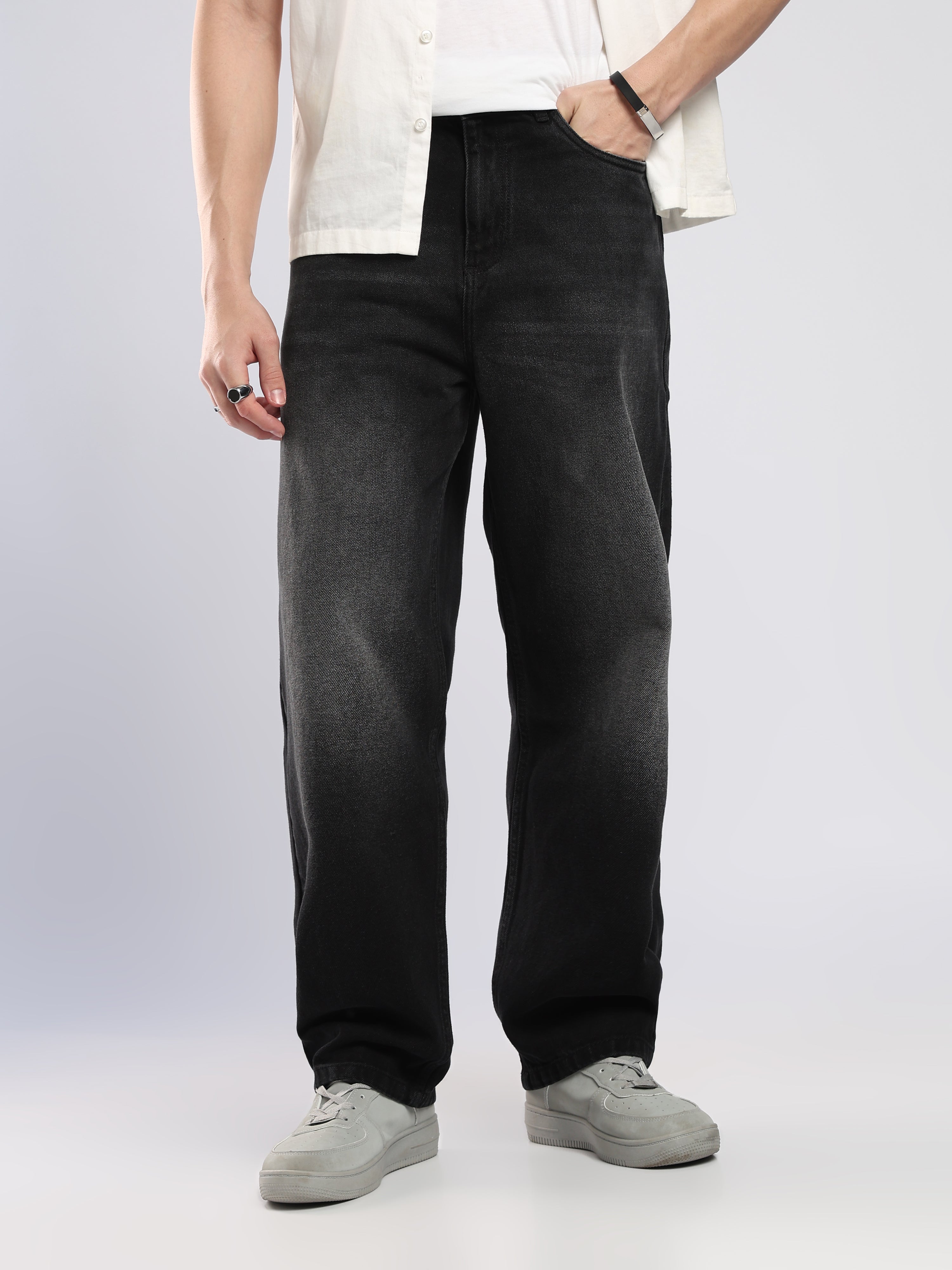 Vanta - Relaxed Fit Jeans - Black Shade