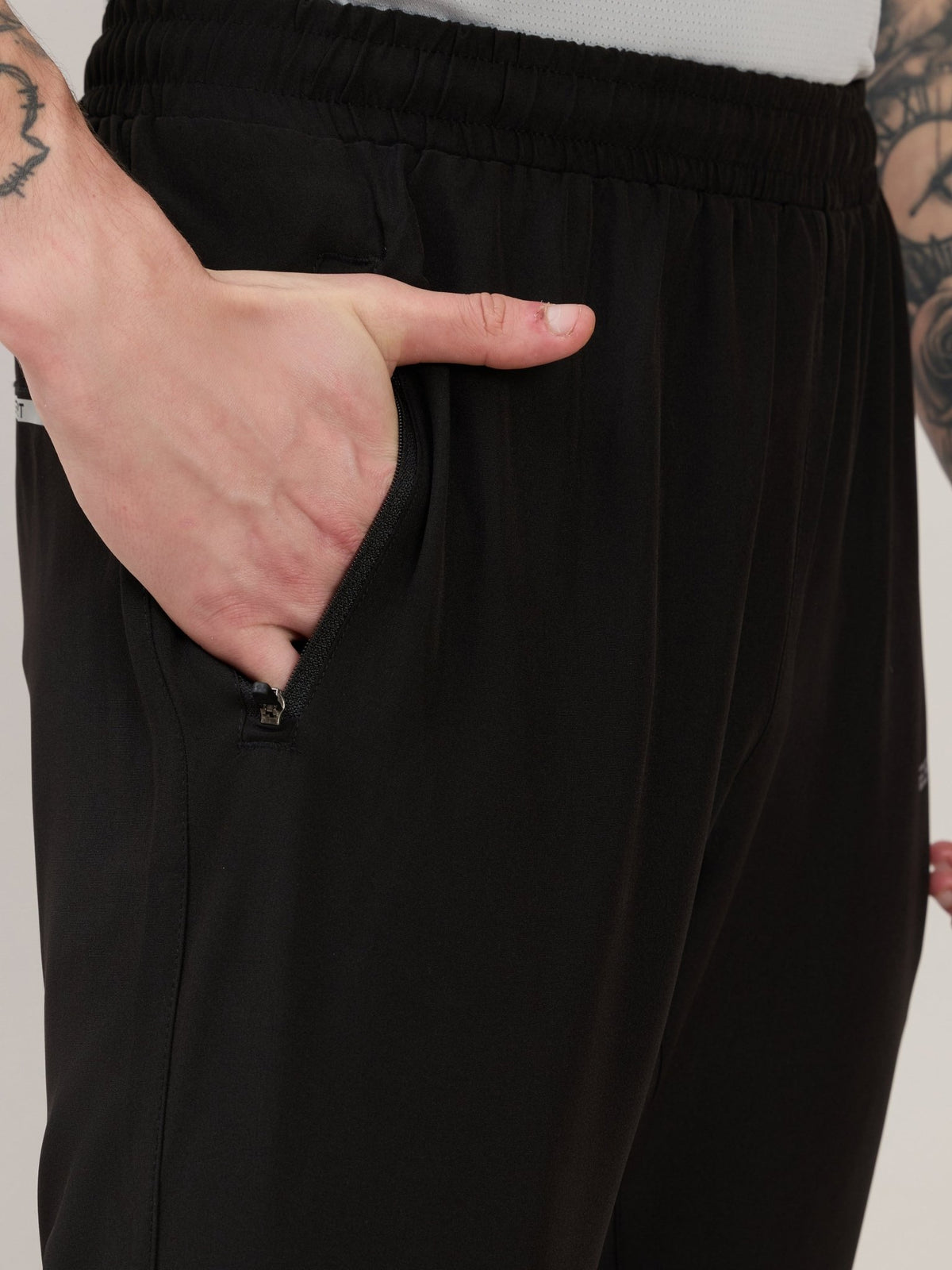 Klyra - Regular Track Pant - Black - Espanshe