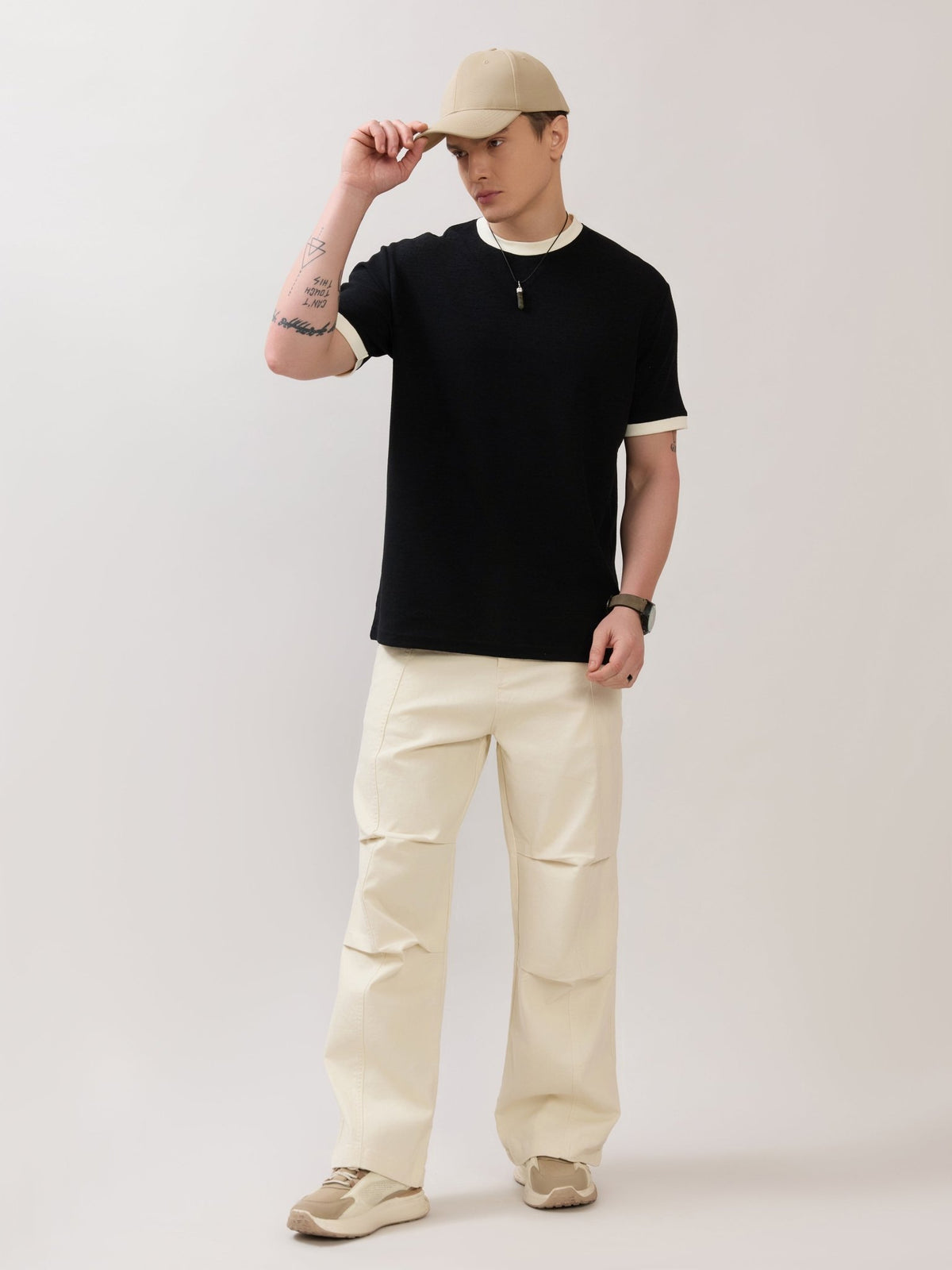 Karoon - Slim Fit Round-Neck T-Shirt - Black - Espanshe