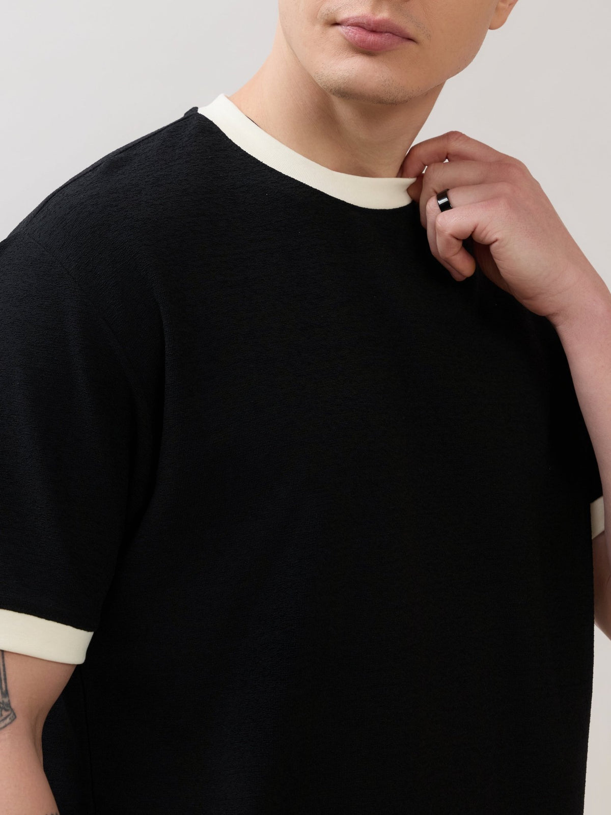 Karoon - Slim Fit Round-Neck T-Shirt - Black - Espanshe