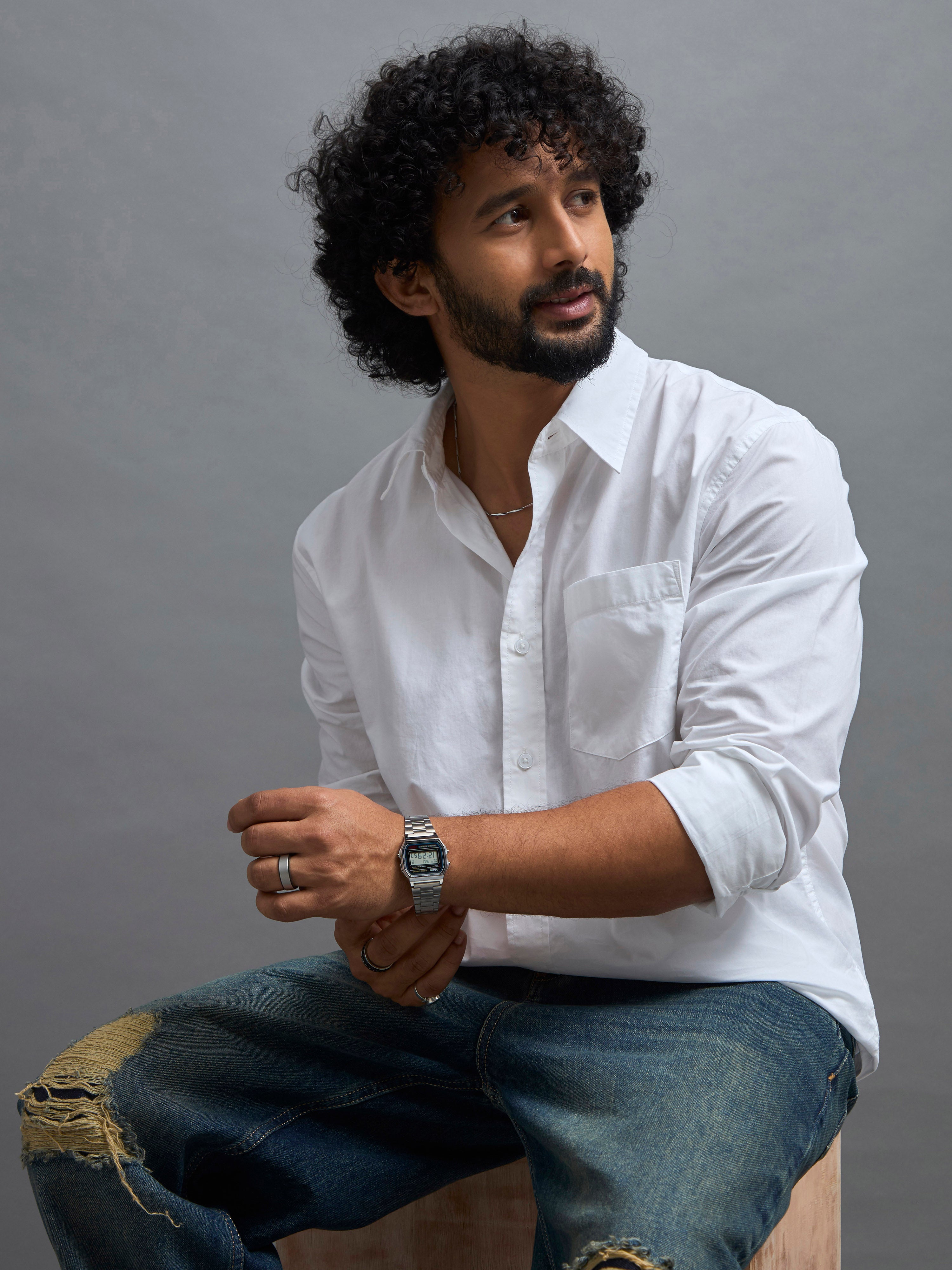 men's white full sleeve solid shirt with premium quality cotton
Men's outfit for every occassion